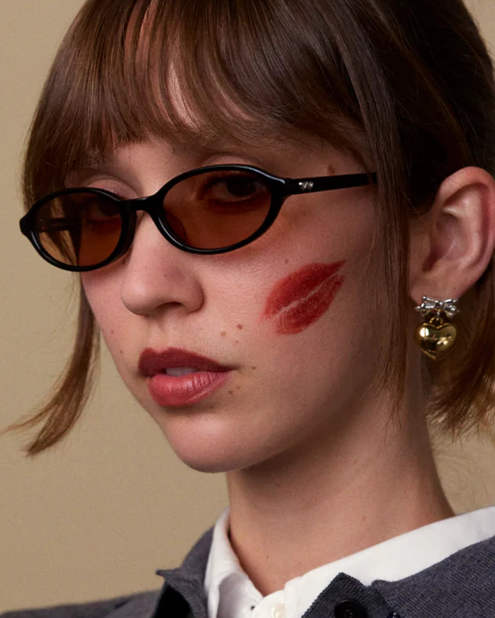 Model wearing Bonnie Clyde baby sunglasses black brown oval slim fit