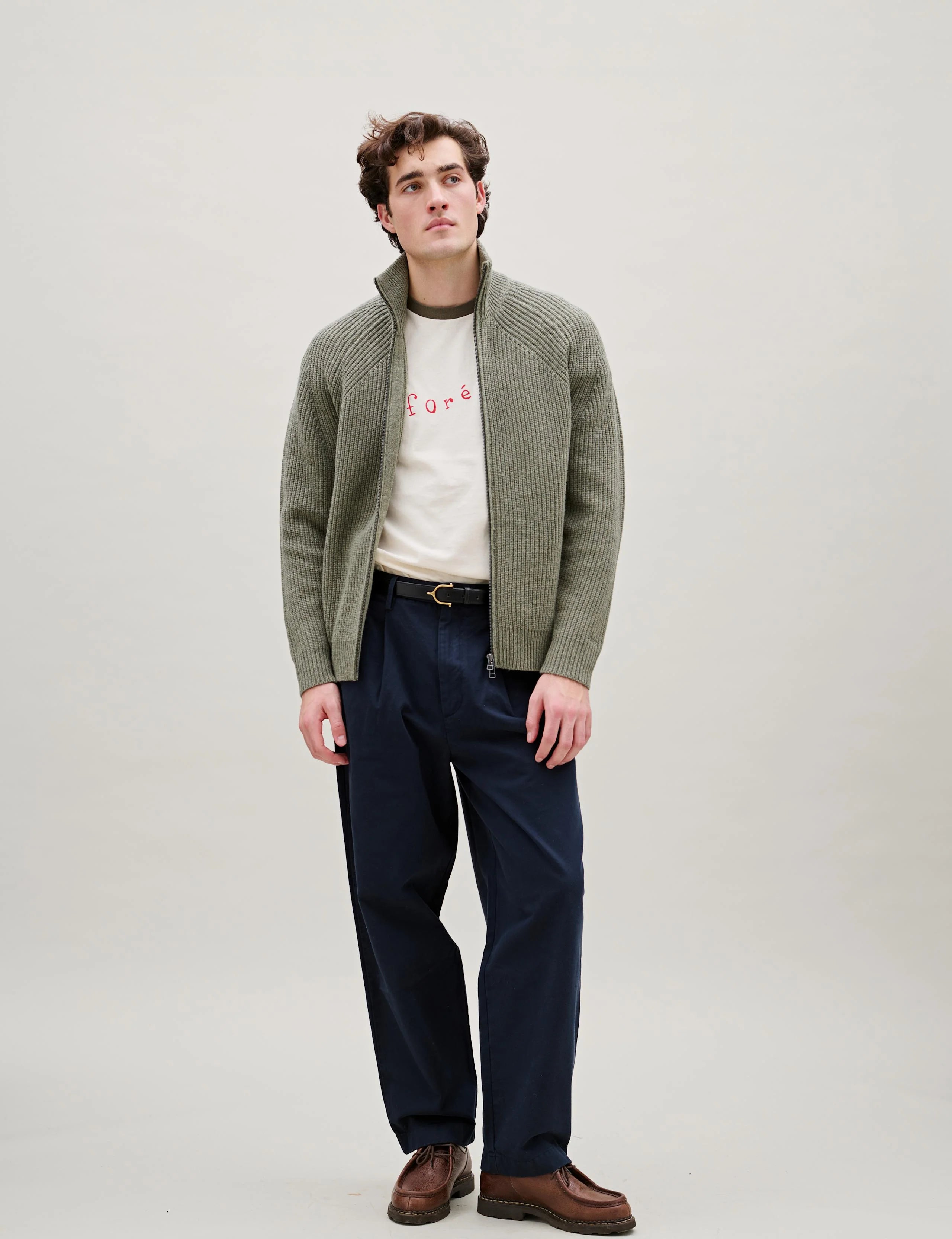 Foret Crest T-Shirt in Cloud/Red/Wood full look