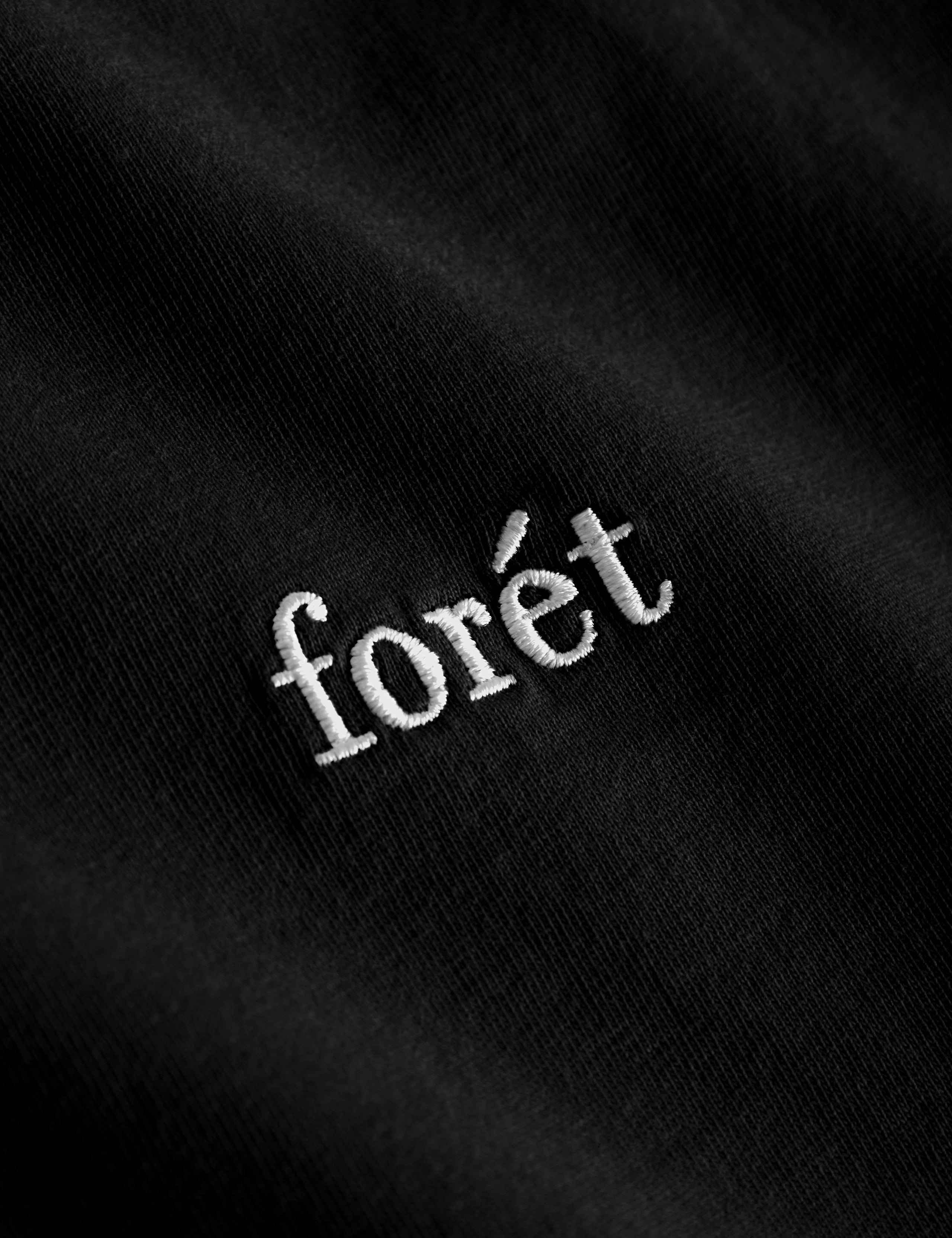 Foret Oak T-Shirt embroidered logo detail black organic cotton premium fabric