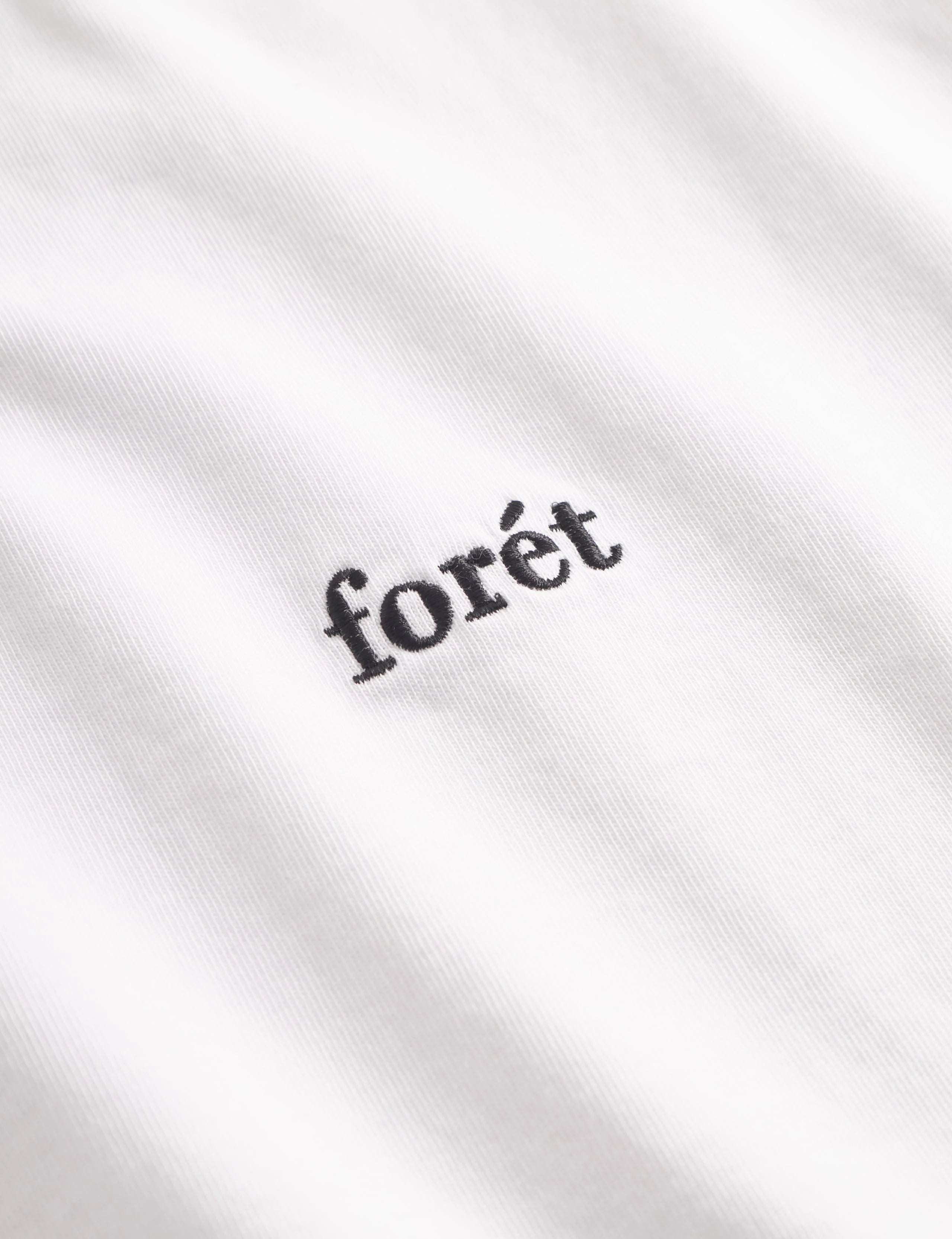 Foret Oak T-Shirt embroidered logo detail white organic cotton premium fabric