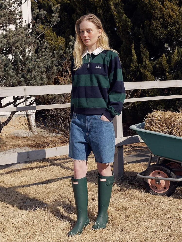 Model wearing FRITUR Embroidery Round Collar Sweatshirt in Green