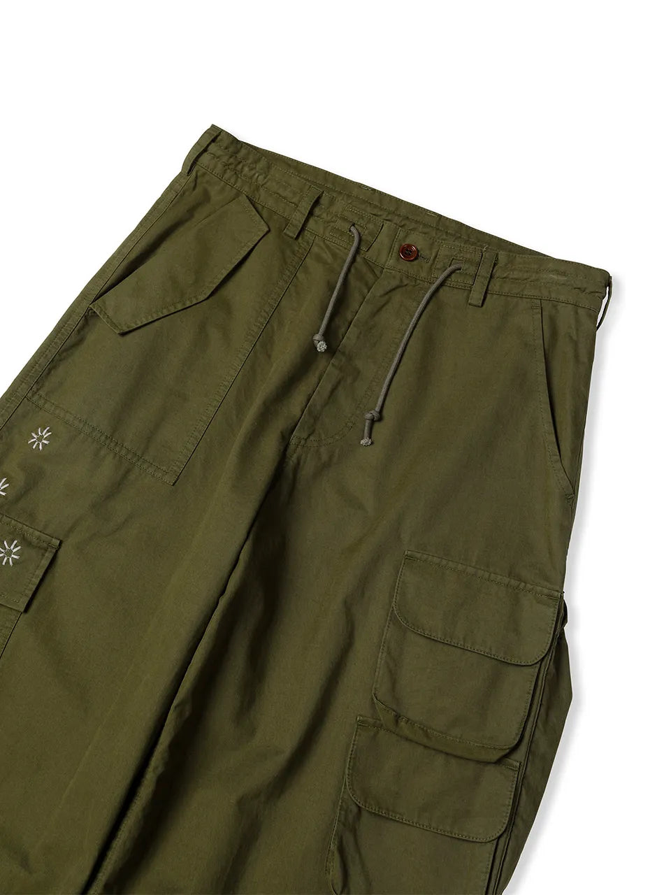 Cargo pocket detail of FRITUR The KYOTO Cargo Pants in Khaki