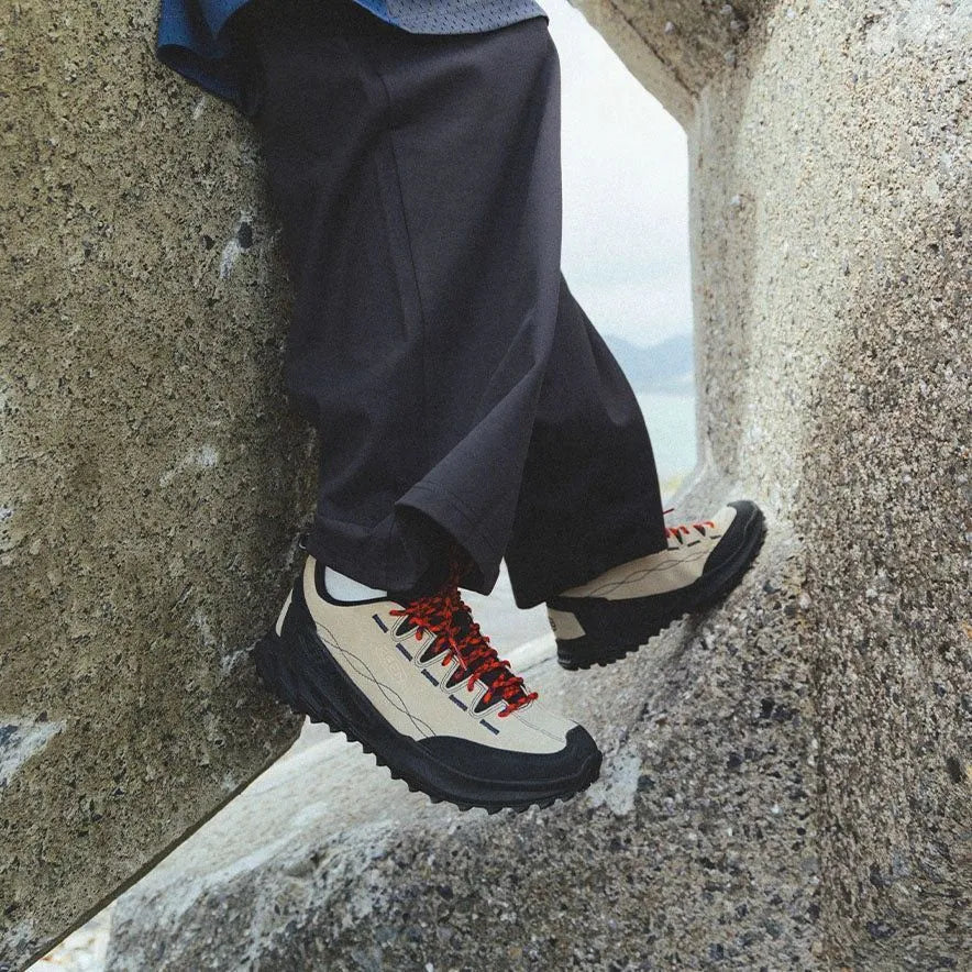 Model wearing KEEN Men’s Jasper Zionic sneakers in Safari Sky Captain