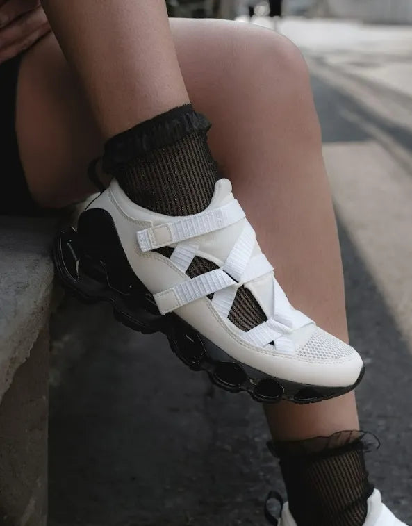 Close-up of Mizuno Wave Prophecy Strap in White Black