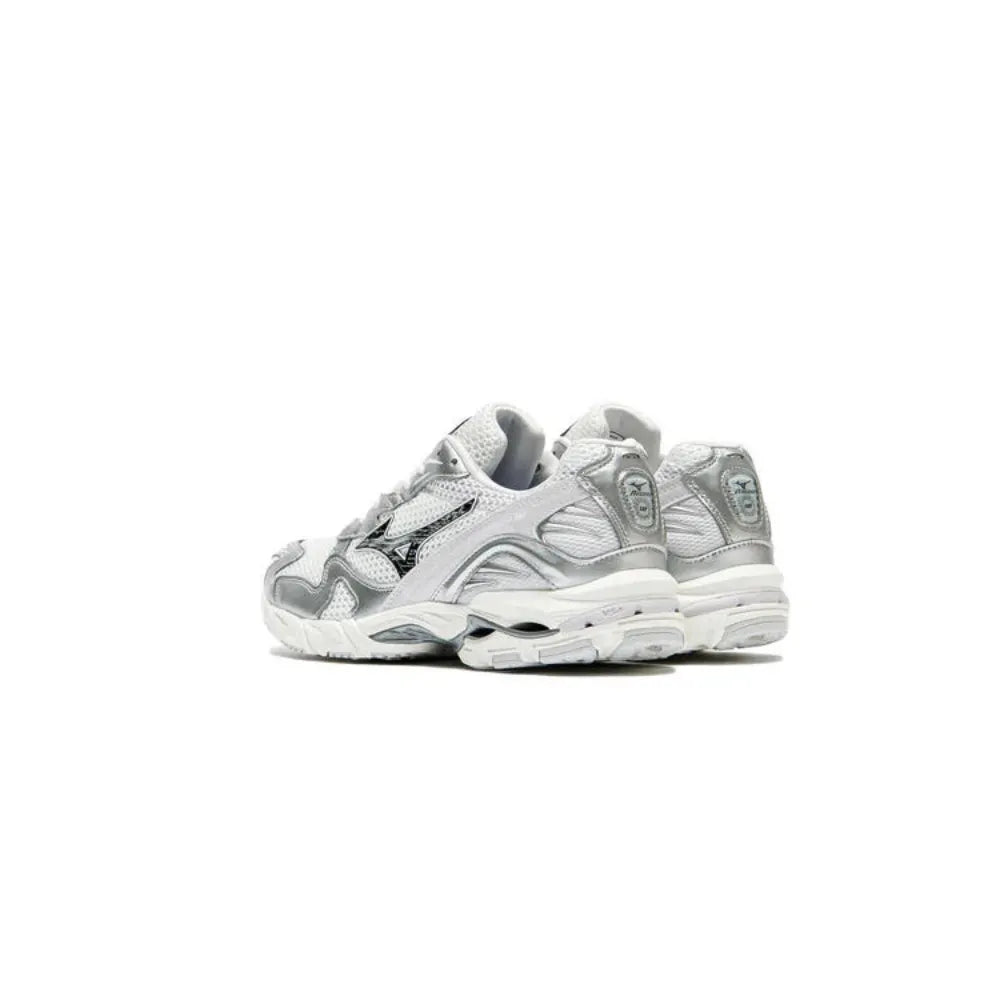 Lateral profile of Mizuno Wave Rider 10 White Black Lilac