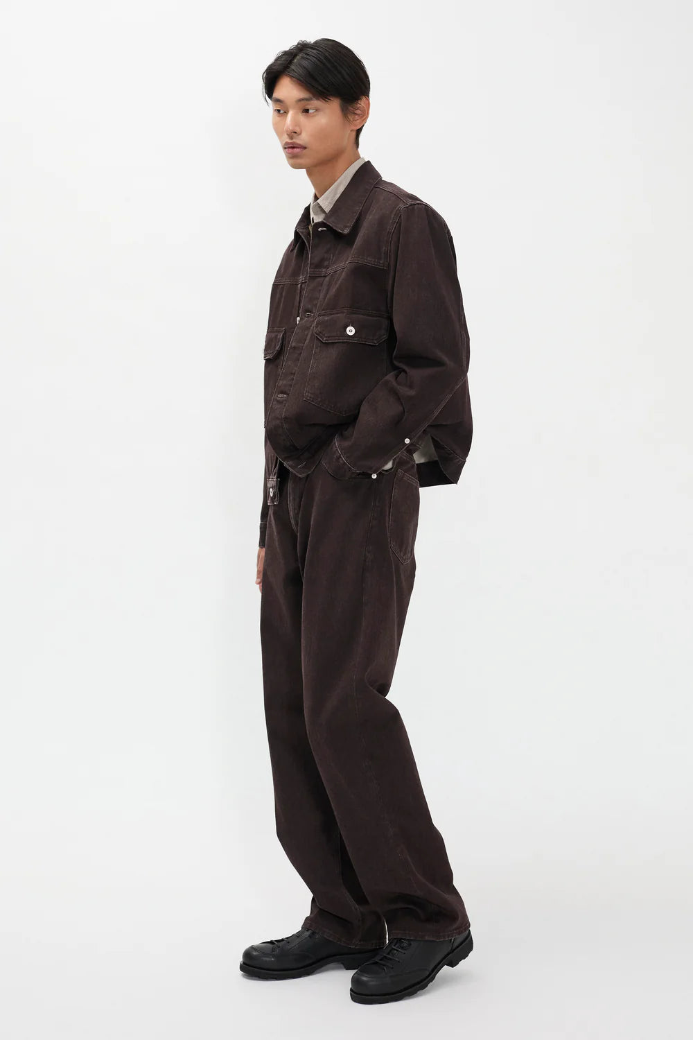Side view Korshavn relaxed tapered leg pants shale Norse Projects
