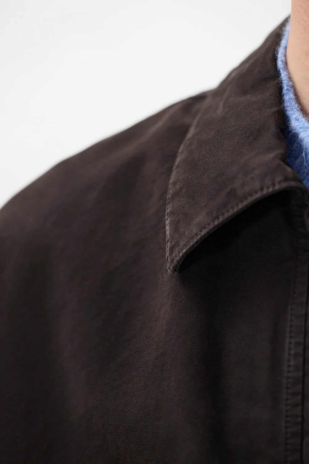 Close up Norse Projects Raabjerg canvas jacket black collar detail