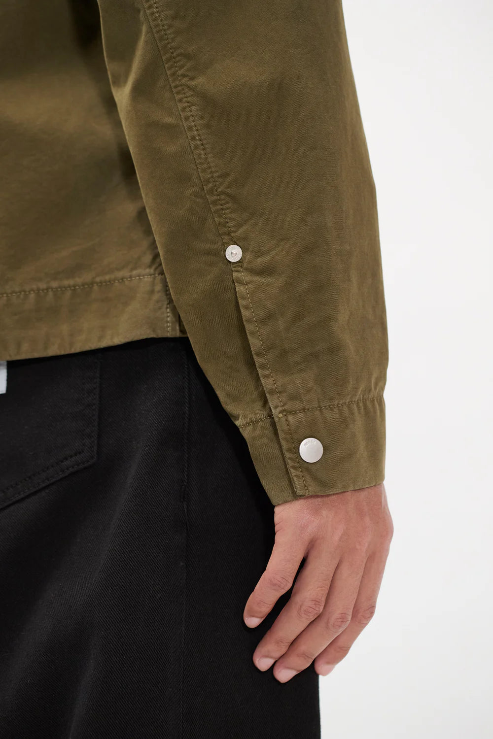Sleeve detail Norse Projects Raabjerg canvas jacket olive night snap cuff