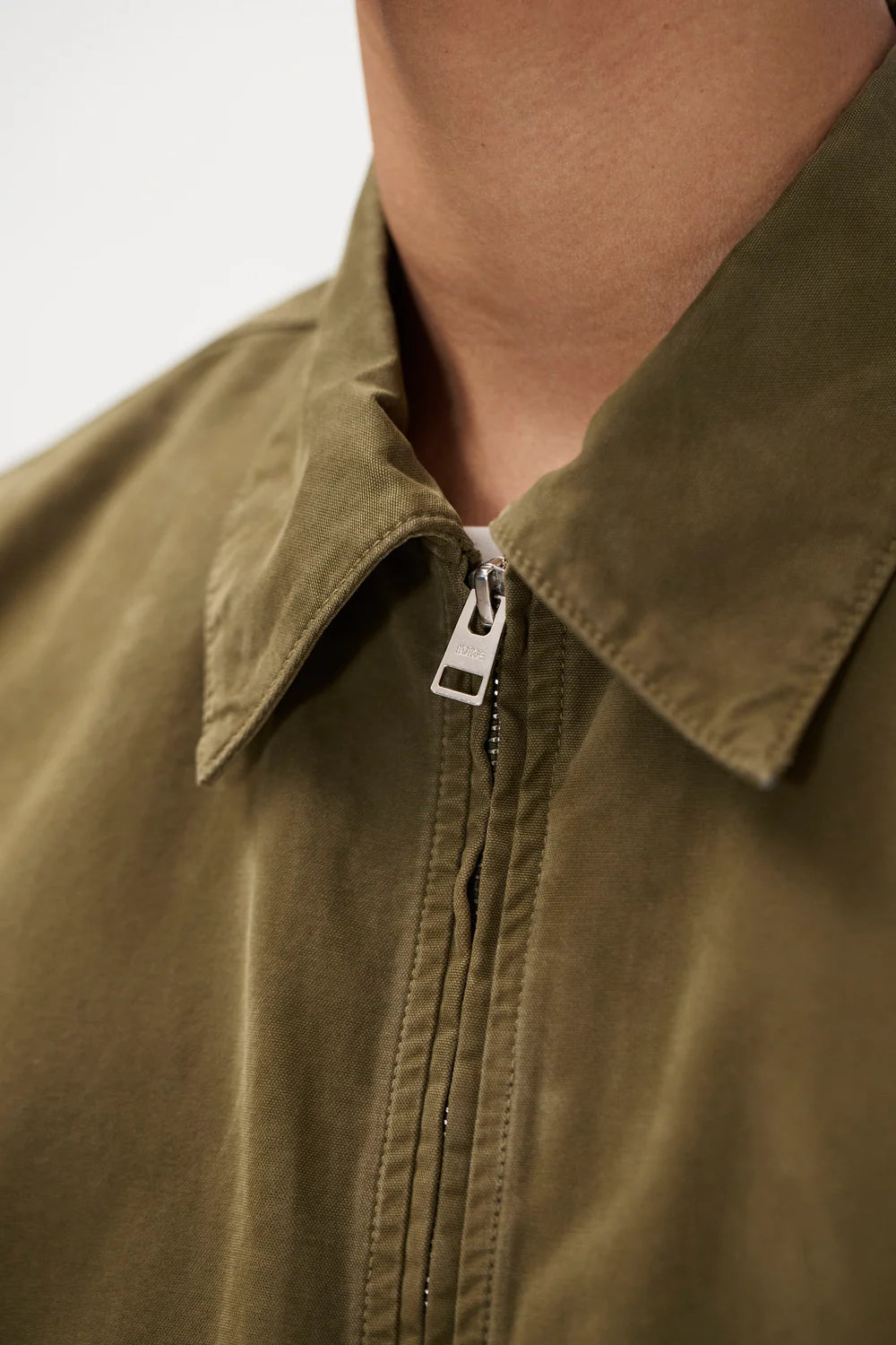 Close up Norse Projects Raabjerg canvas jacket olive night metal zip collar