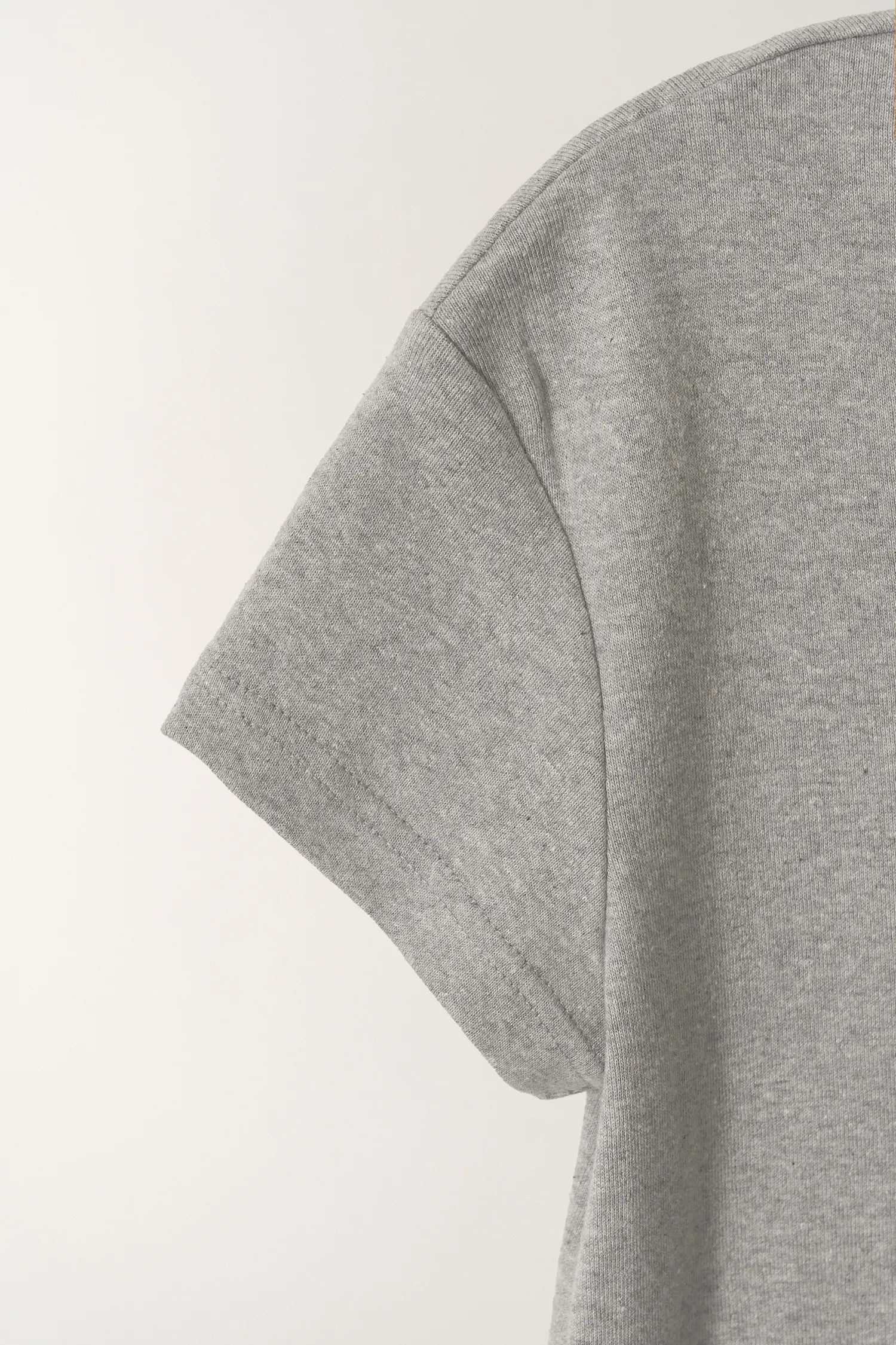 Nothing Written 90s V-Neck T-Shirt Gray sleeve detail
