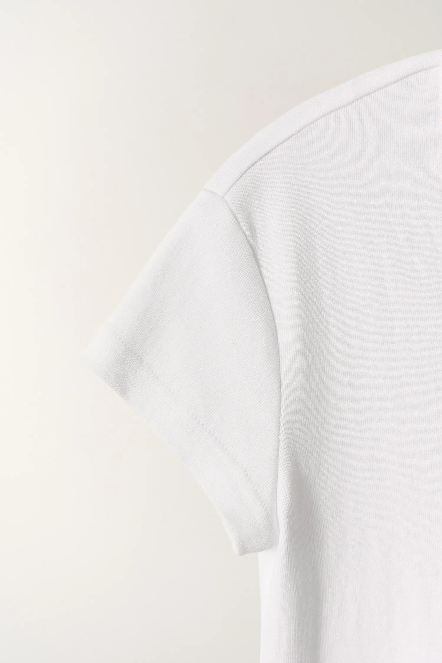 Nothing Written 90s V-Neck T-Shirt White sleeve detail