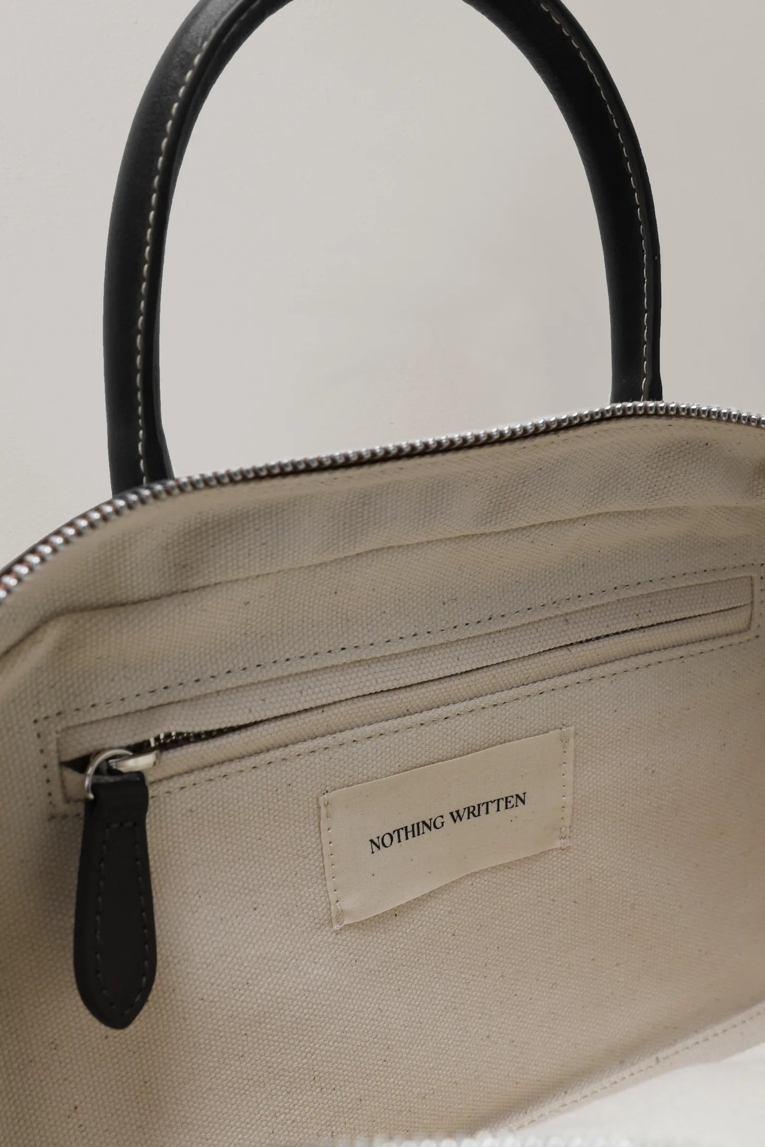 Nothing Written Classic Mini Golf Bag Black interior detail