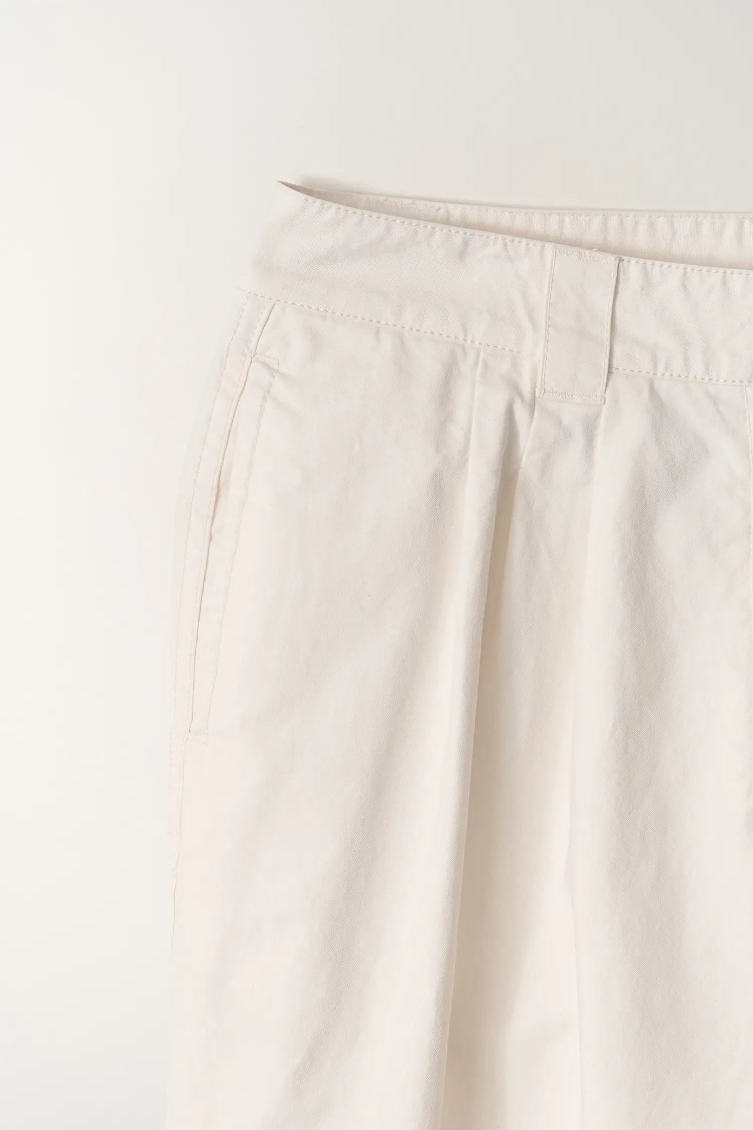 Nothing Written Lena 3-Tuck Pants White back pocket detail