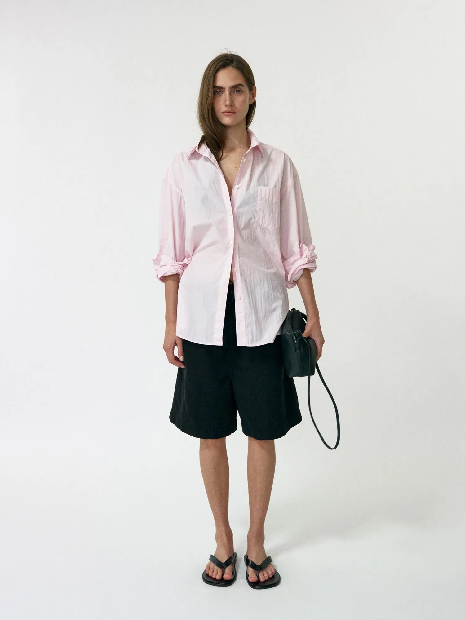 Model wearing NOTHING WRITTEN Sunné Shirt in Light Pink