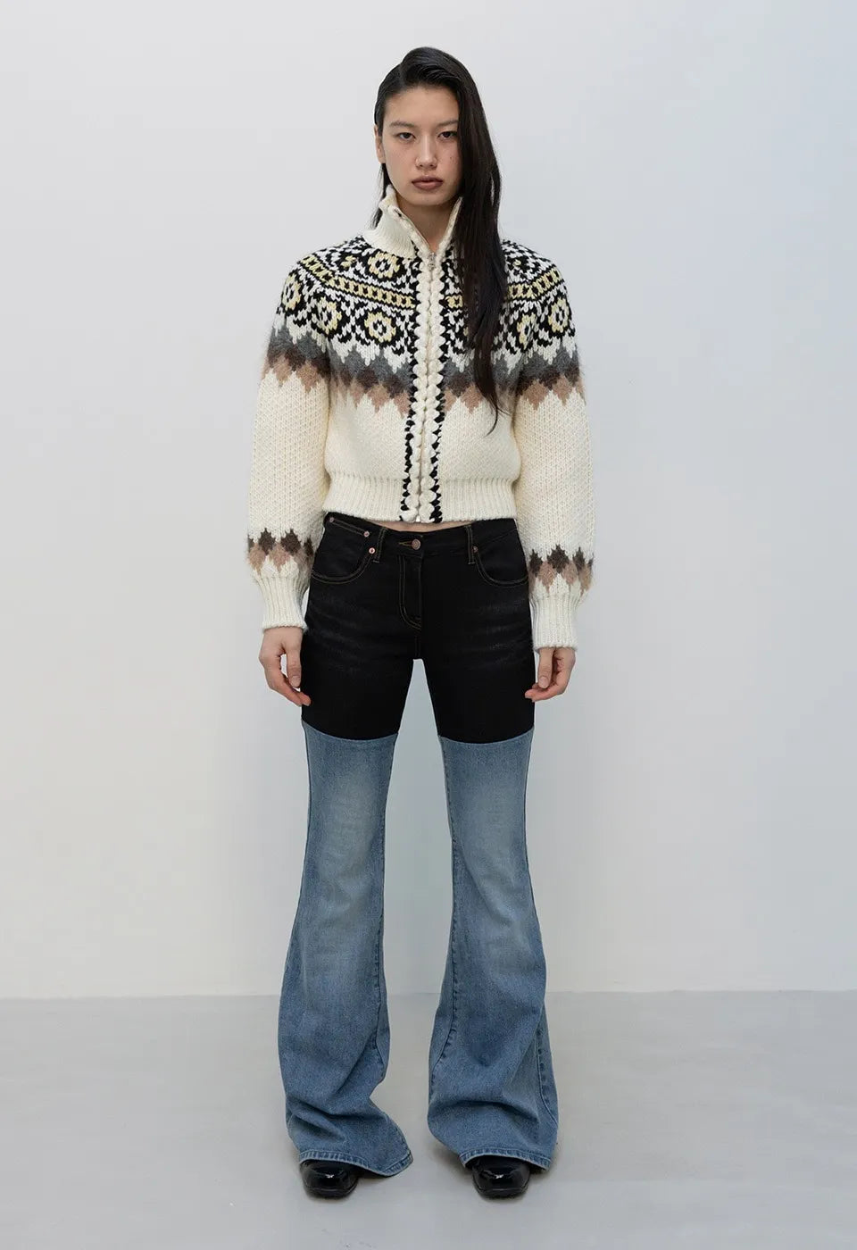 OPENYY Color Block Bootcut Jeans in Blue worn