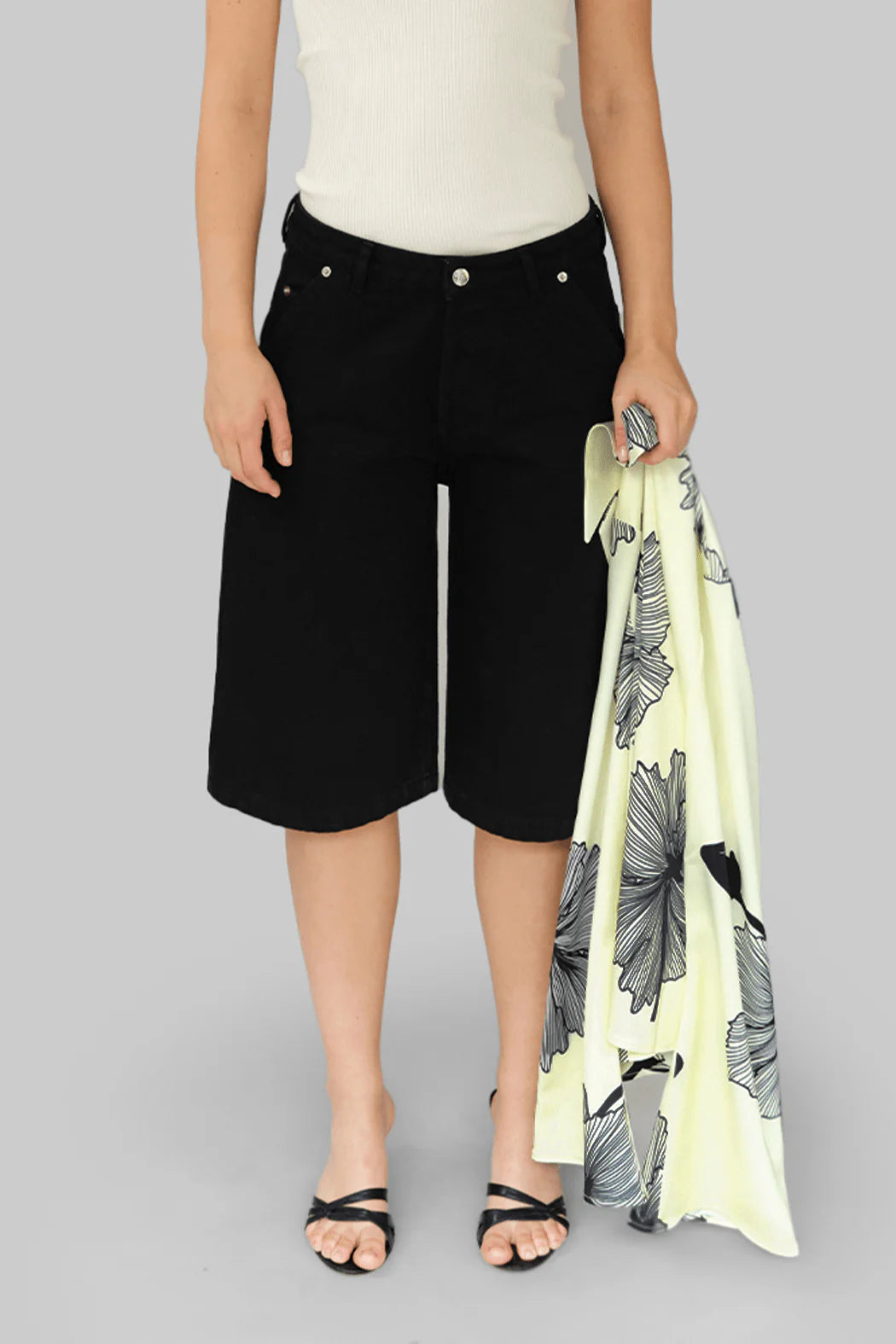 OperaSPORT Mika Denim Shorts Black detail view