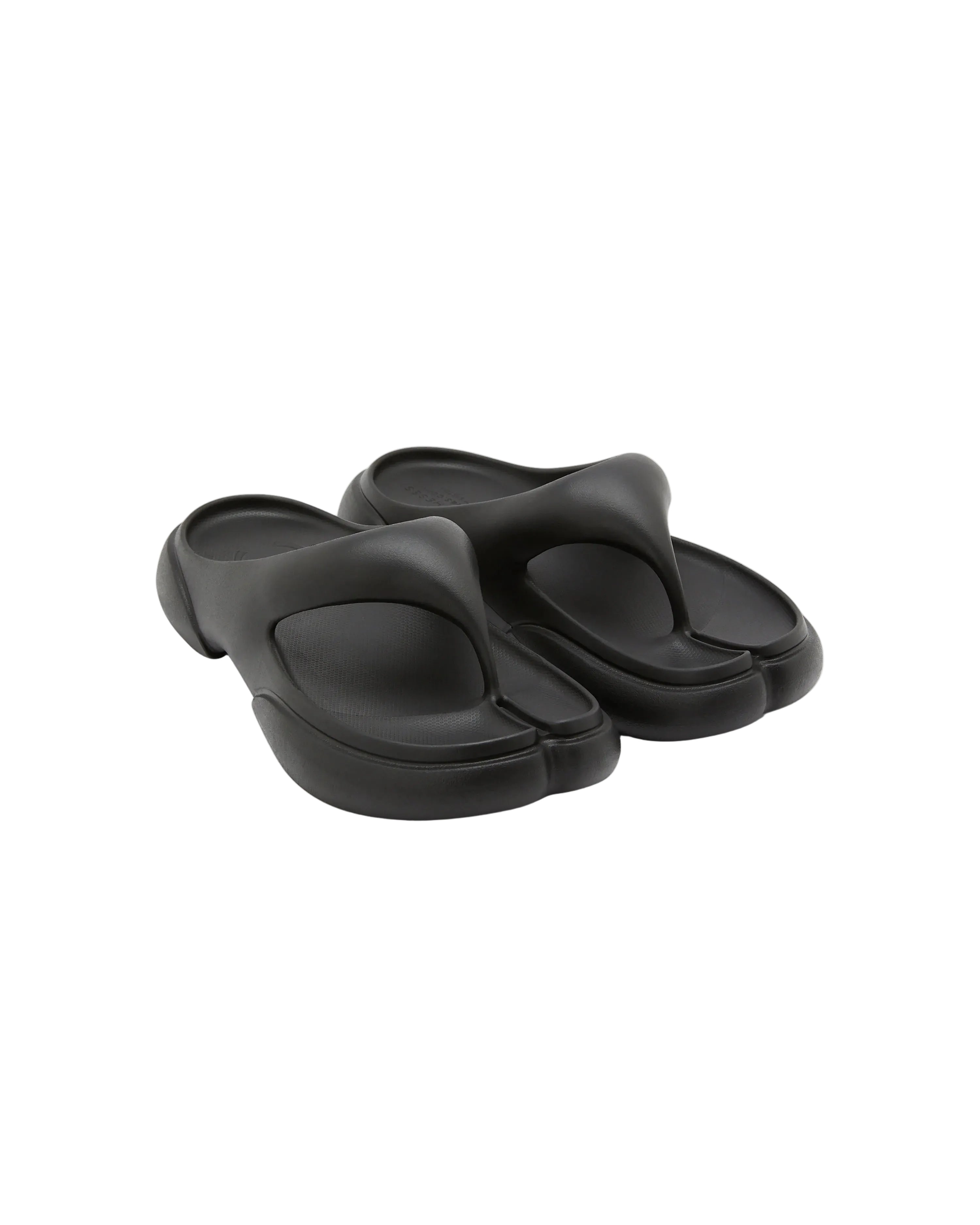 PAES Flipflop 02 in Black front view
