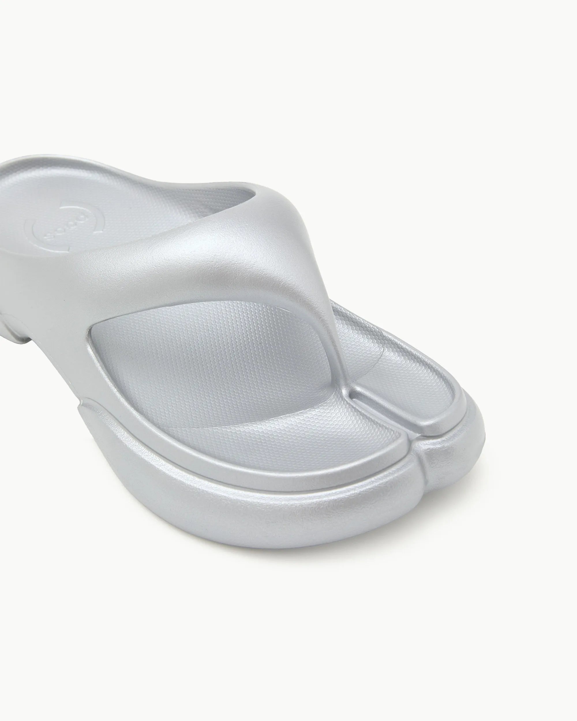 Angled view of PAES Flipflop 02 in Silver