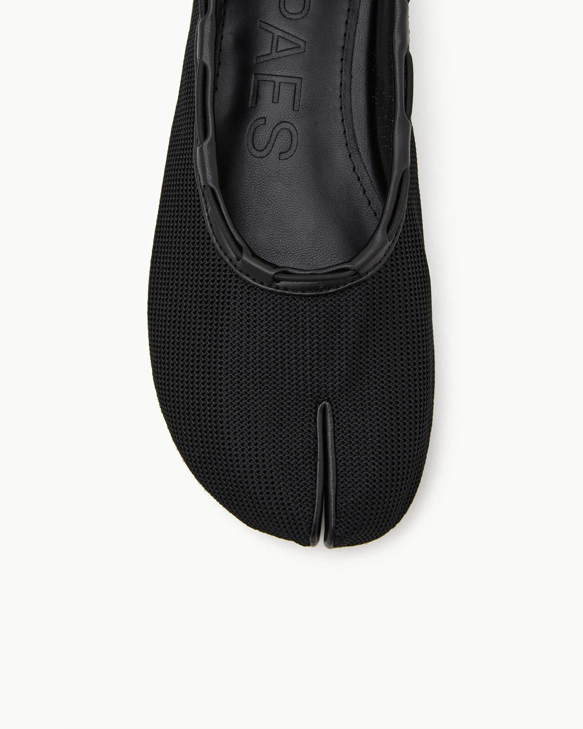 Tabi split toe detail PAES mesh air string flat black