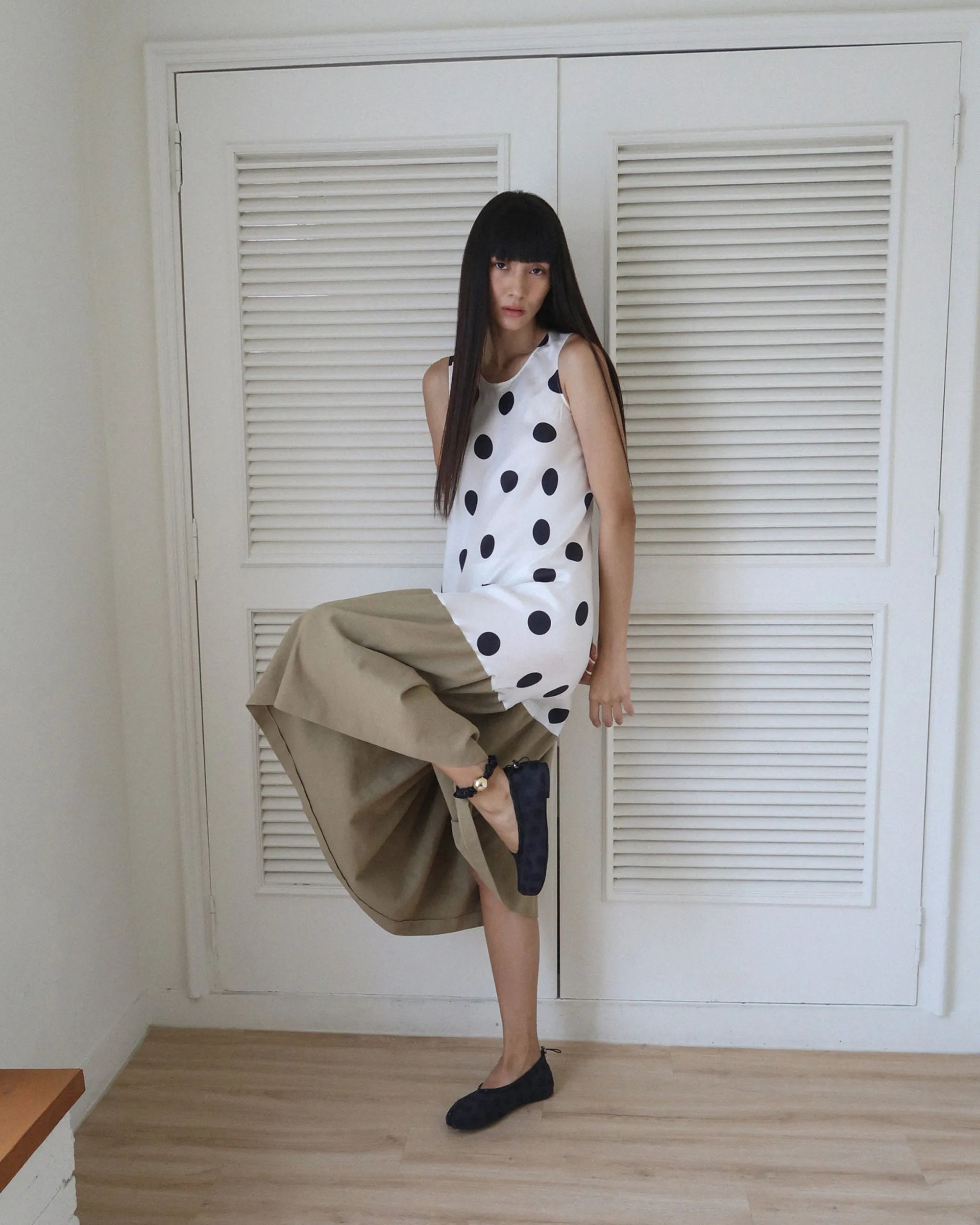 Model wearing PAES Mesh Air String Flat in Dot Black
