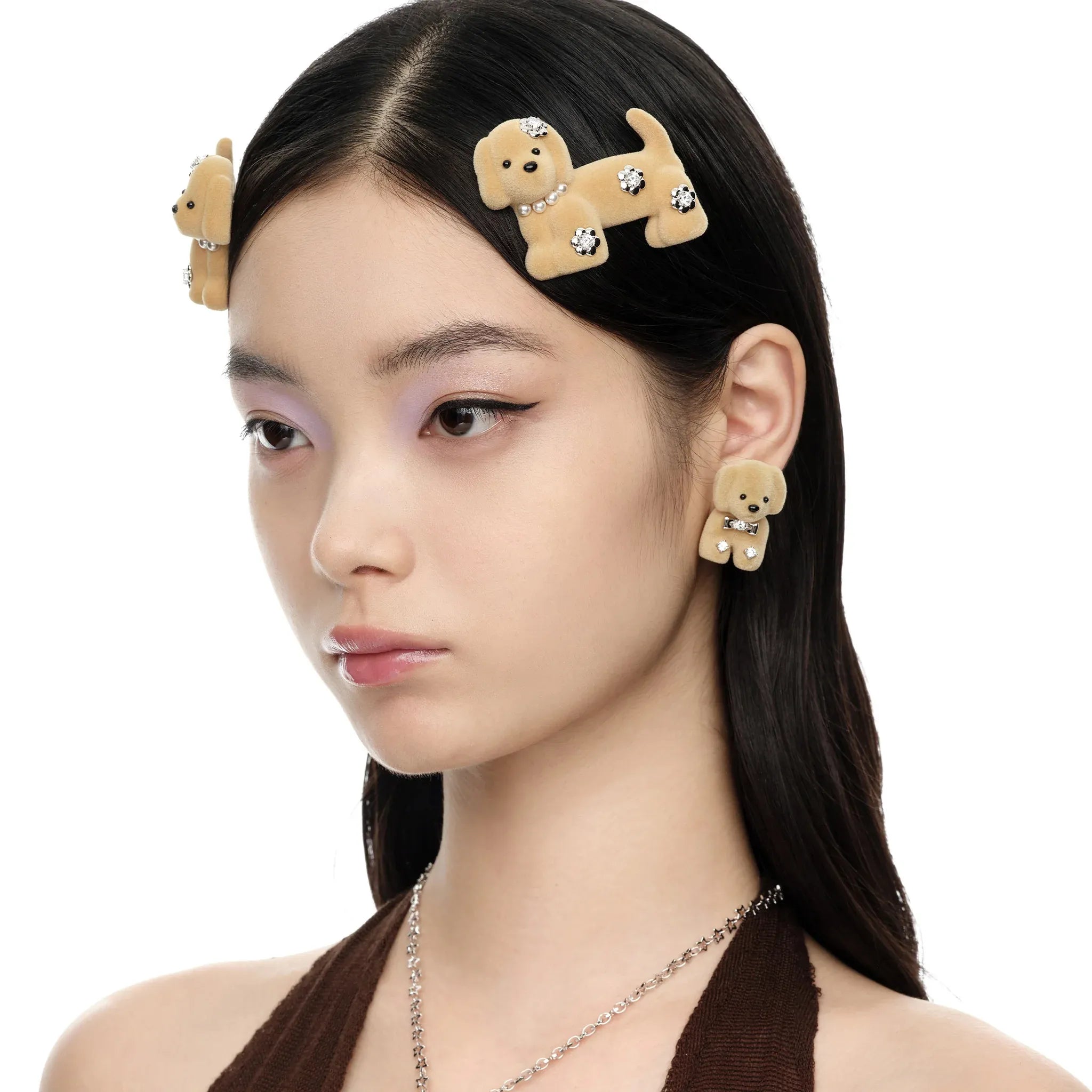 Female model styling Paradise Flower Decoration Puppy Hair Clips in light brown