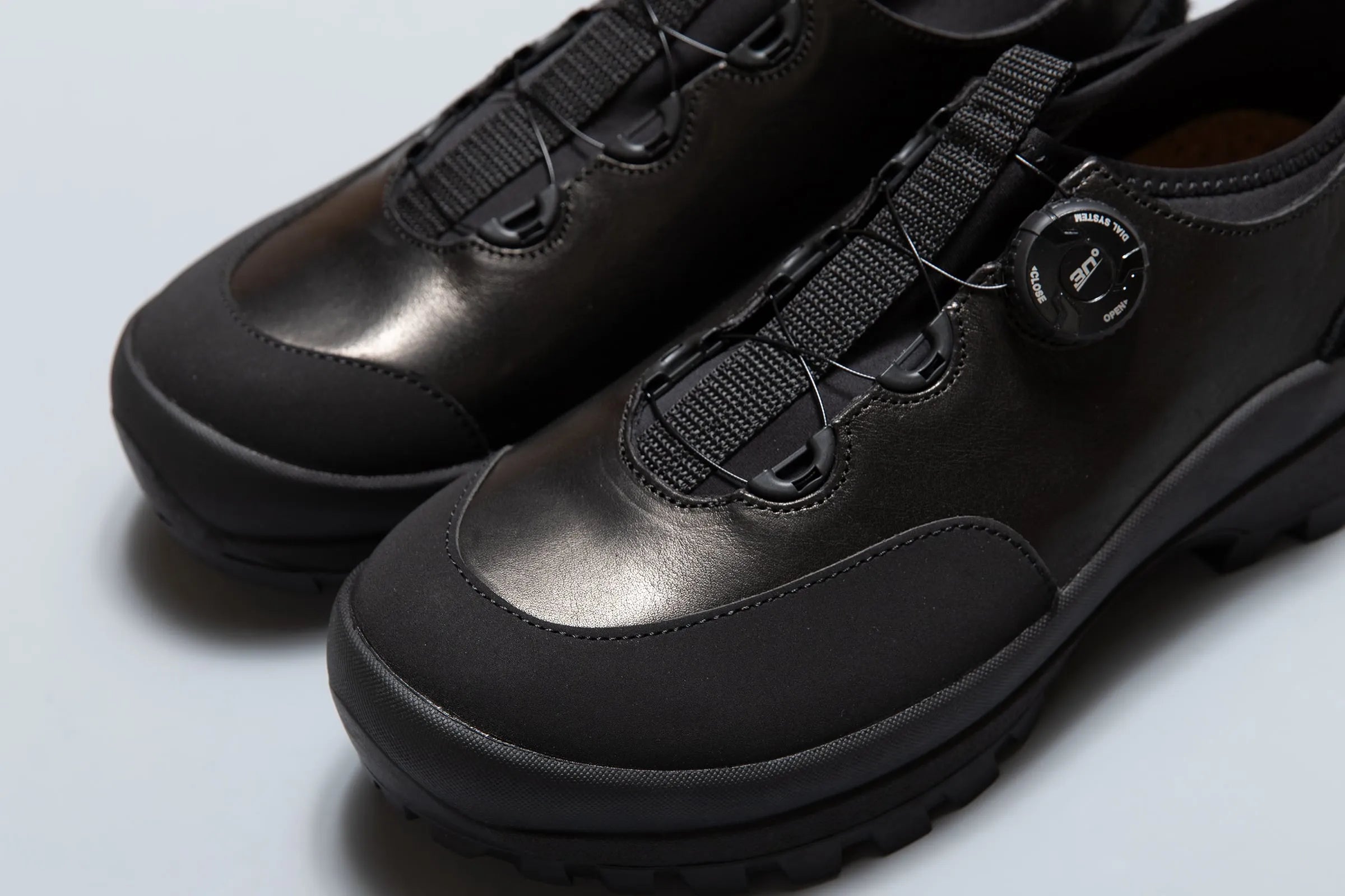 PLAYGROUND PG Oliver Black front detail