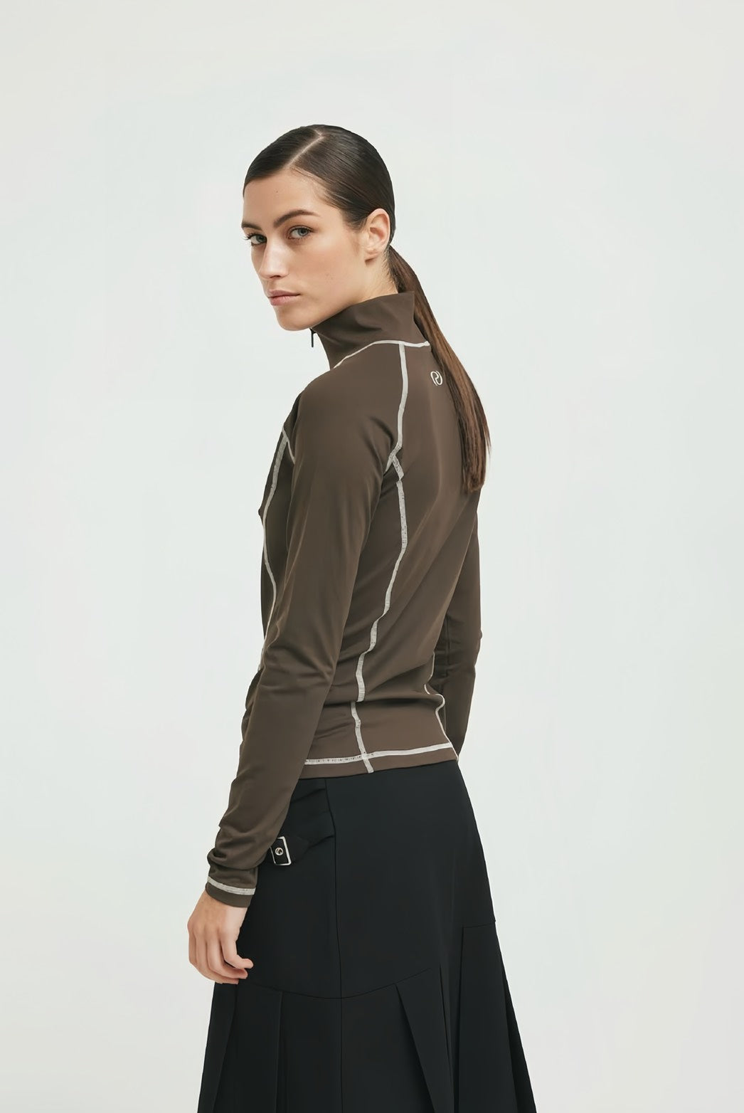 Side view of Résumé AlbertRS Blouse Carbon worn by model