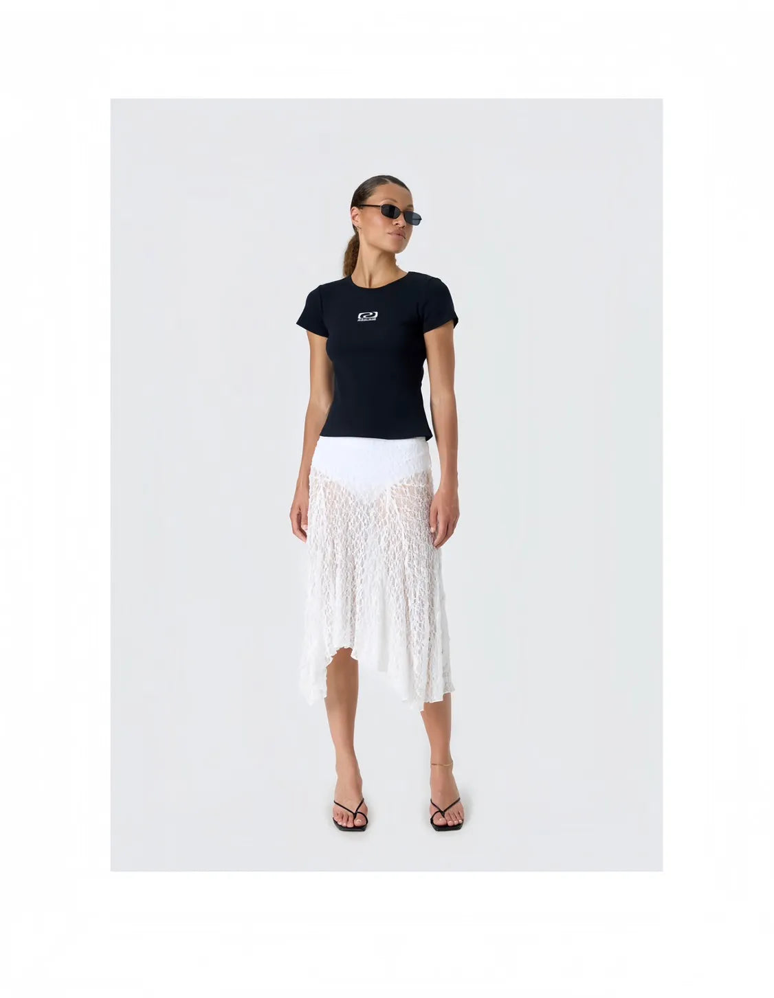 Model wearing RESUME MimiRS Tee Black
