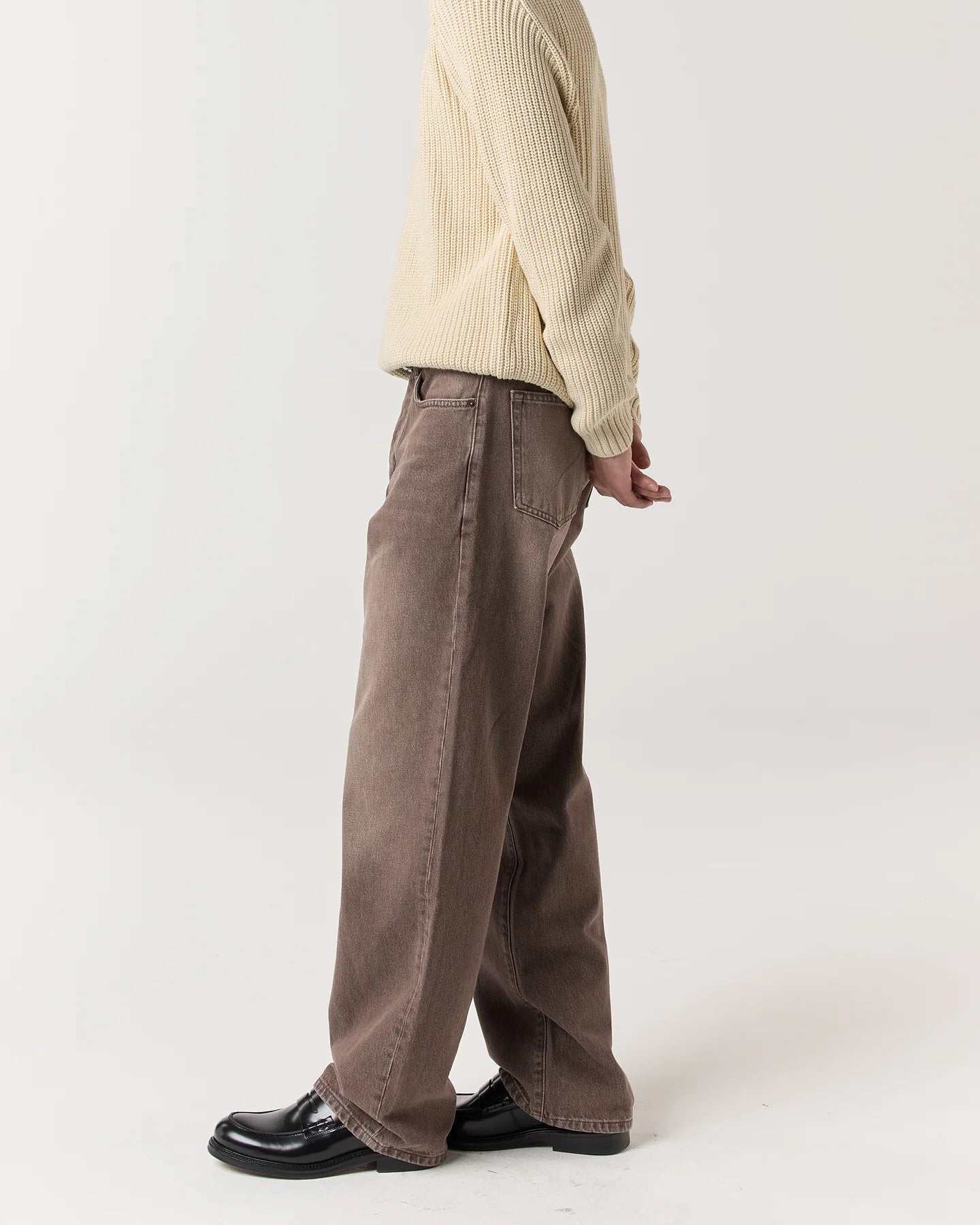 Side view of model wearing RONNING Classic Jeans in Washed Brown