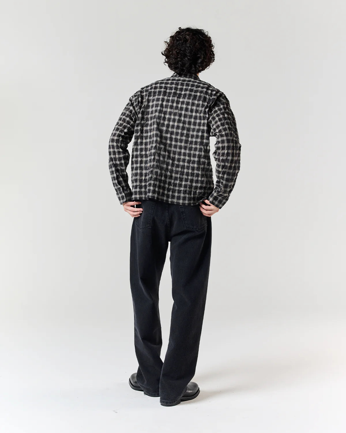 Back view of model wearing RONNING Everyday Shirt in Black Check