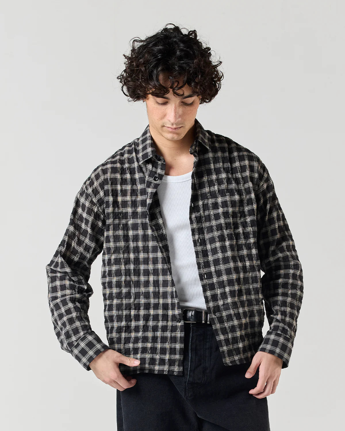 Model wearing RONNING Everyday Shirt in Black Check