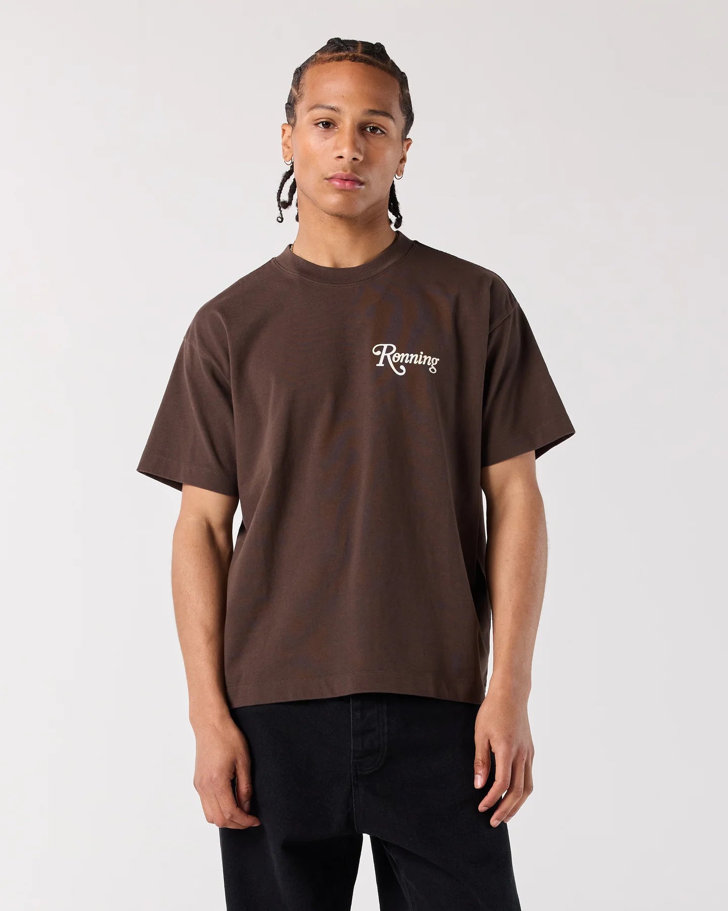 Model wearing RONNING Star Tee in Mocha Brown