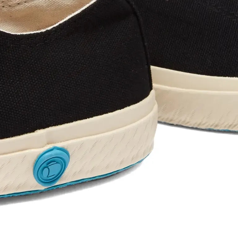 Shoes Like Pottery Low Black sneakers blue sole detail