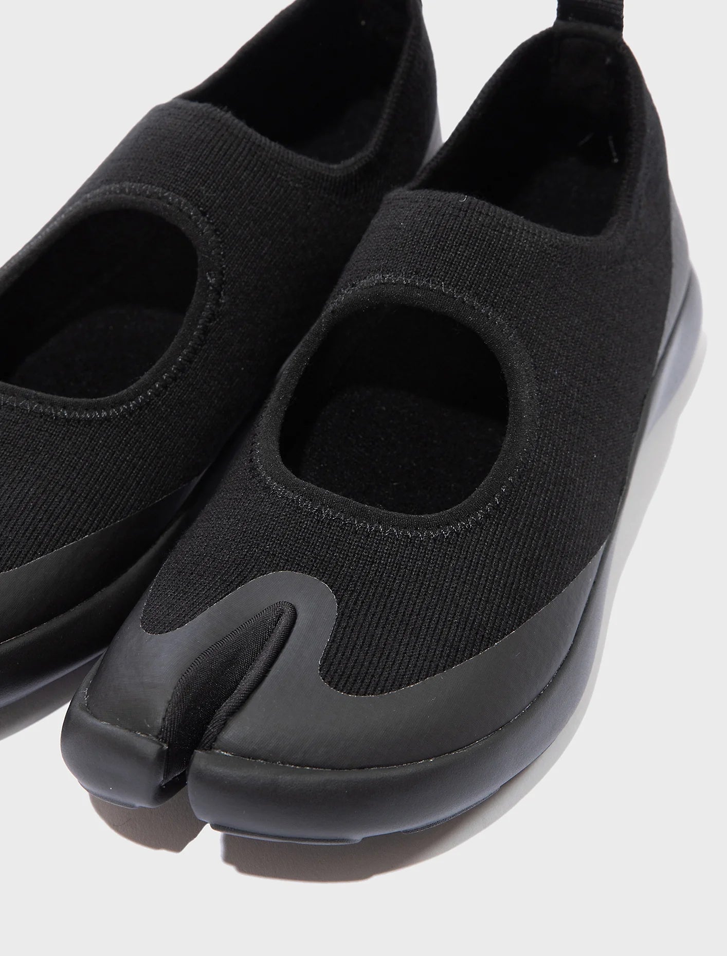 Tabi Sandal Black by Tabi split toe front angle design
