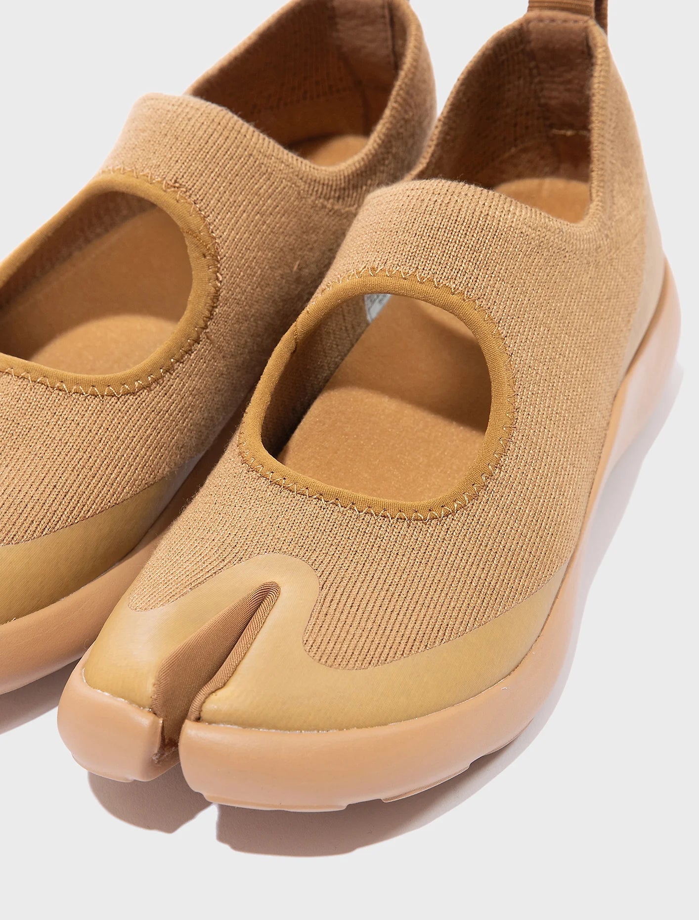 Tabi Sandal Brown by Tabi split toe front detail flexible design