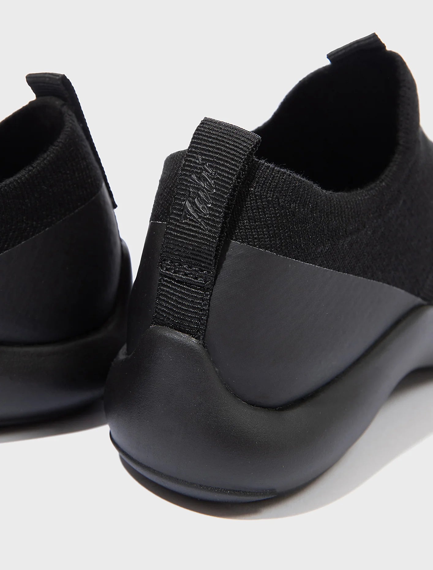 Tabi Shoe Black by Tabi heel back detail flexible design