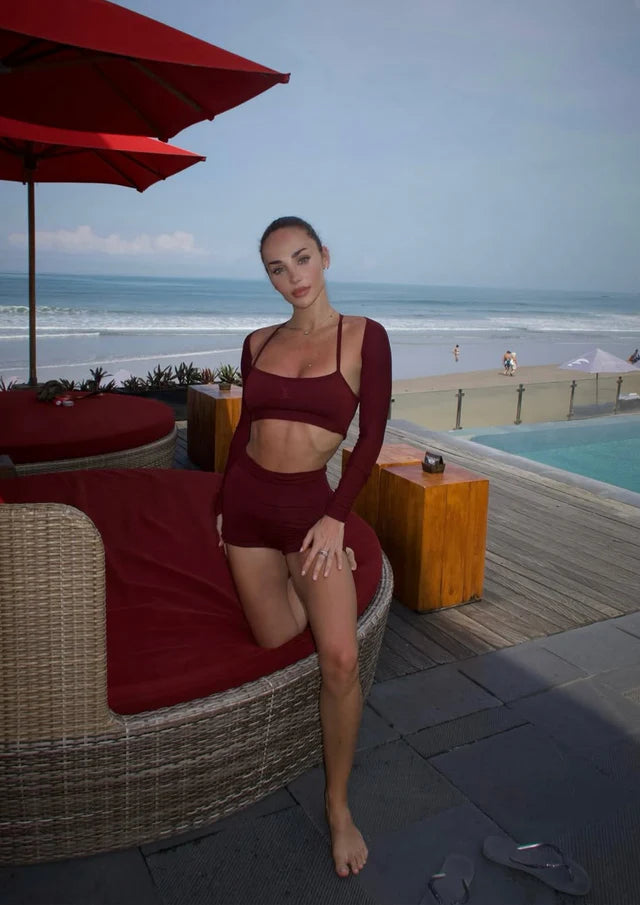 Basic Nyx Bolero Burgundy lifestyle outdoor look