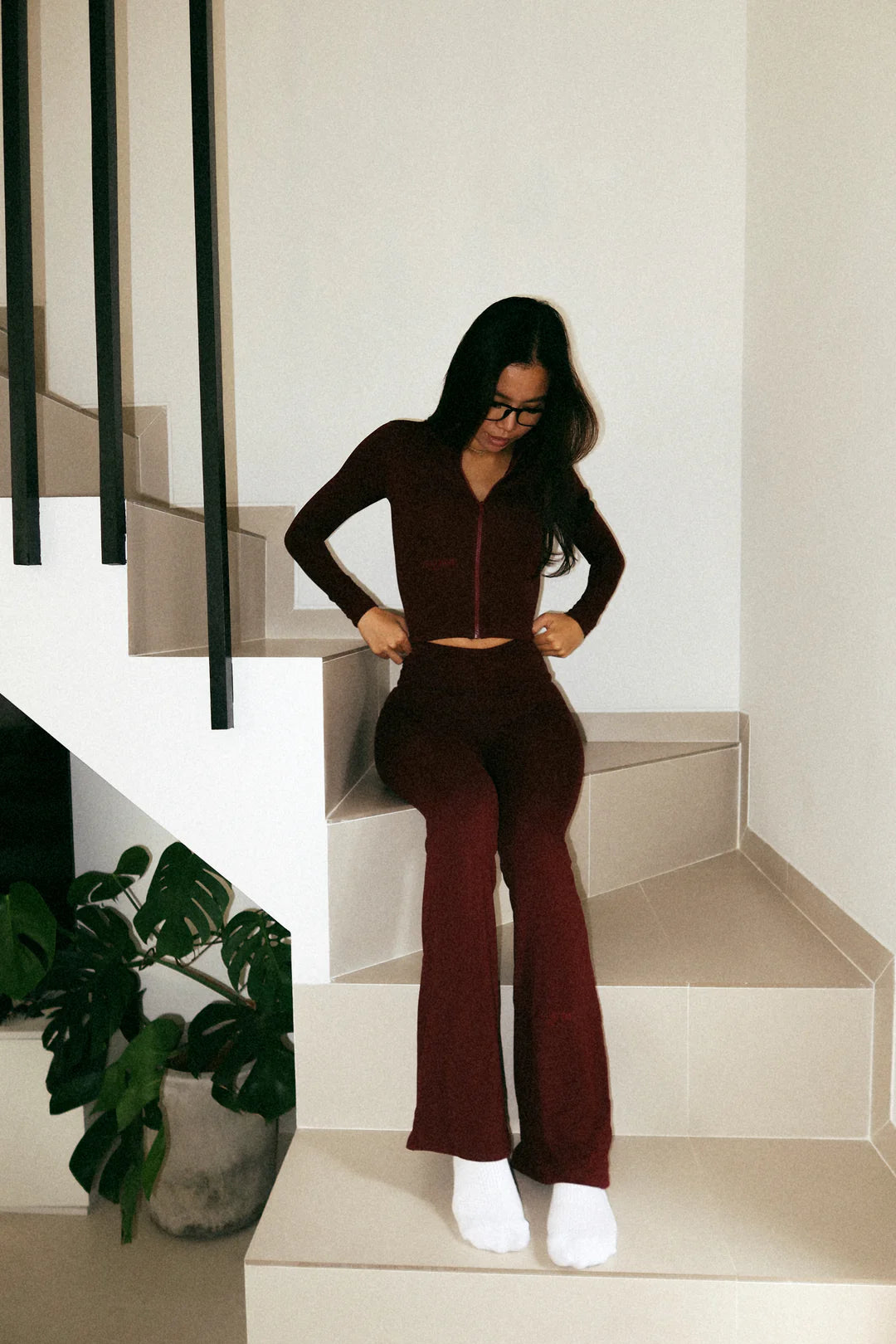 WearRame Core Luxe Scrunch Waist Flare Pants Burgundy indoor look