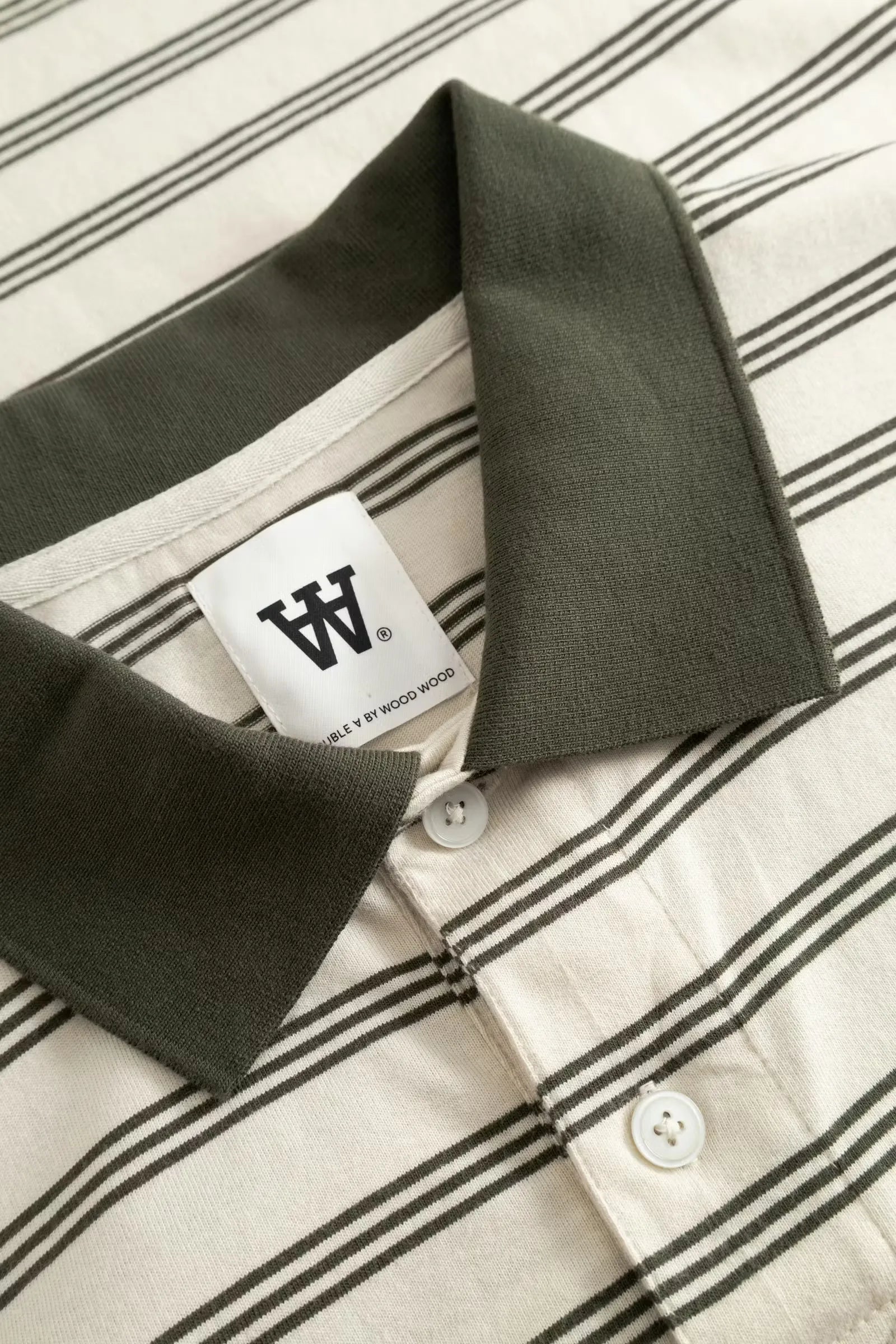 Wood Wood Colton Poloshirt Silver Birch Stripe collar detail