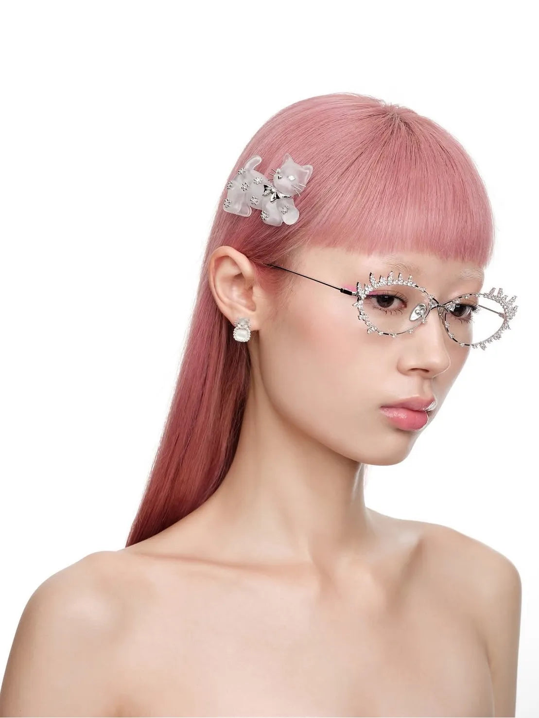 YVMIN Eyelash Glasses in Silver worn