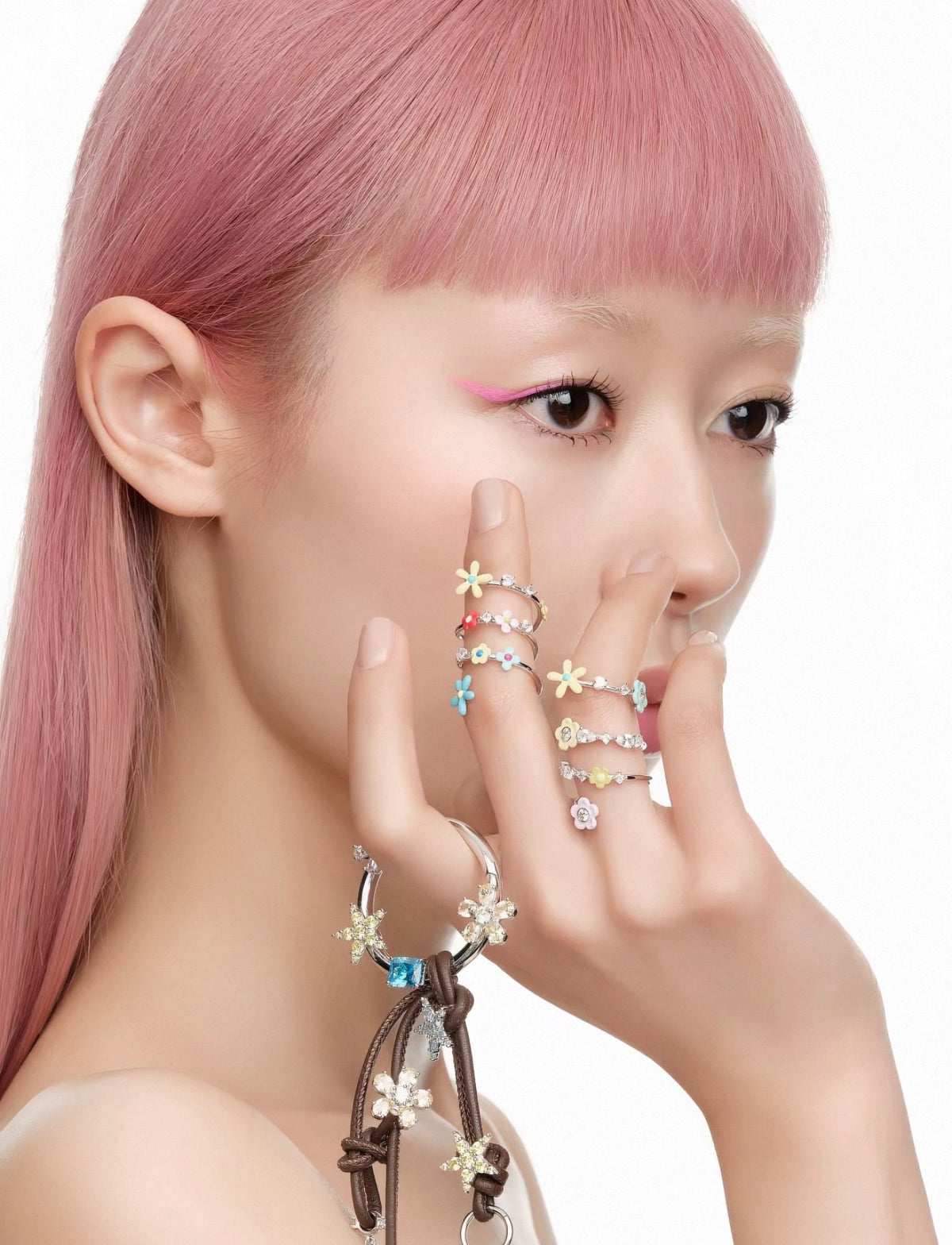 YVMIN Flower Gemstone Spiral Ring สีเงิน มุมสวมใส่