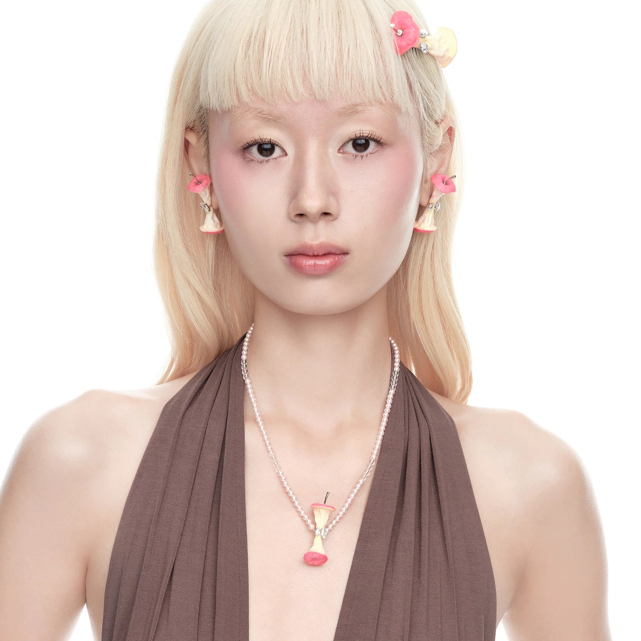 YVMIN Paradise Apple Core Pearl Necklace Red worn by model