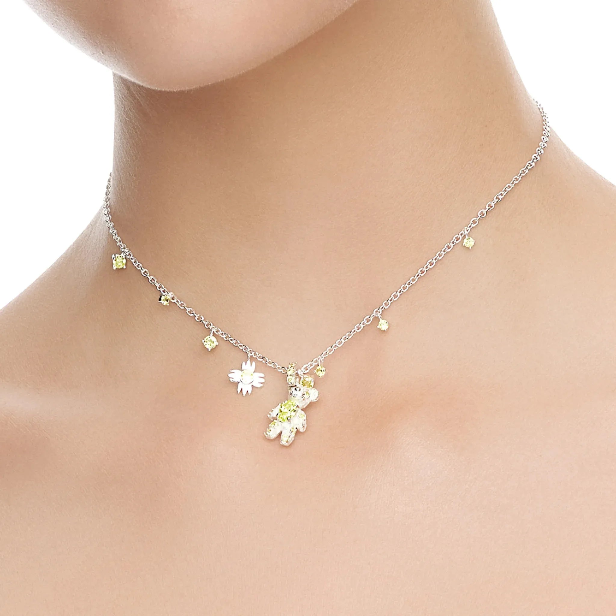 Close-up of YVMIN Paradise Bear Flower Zircon Necklace Silver