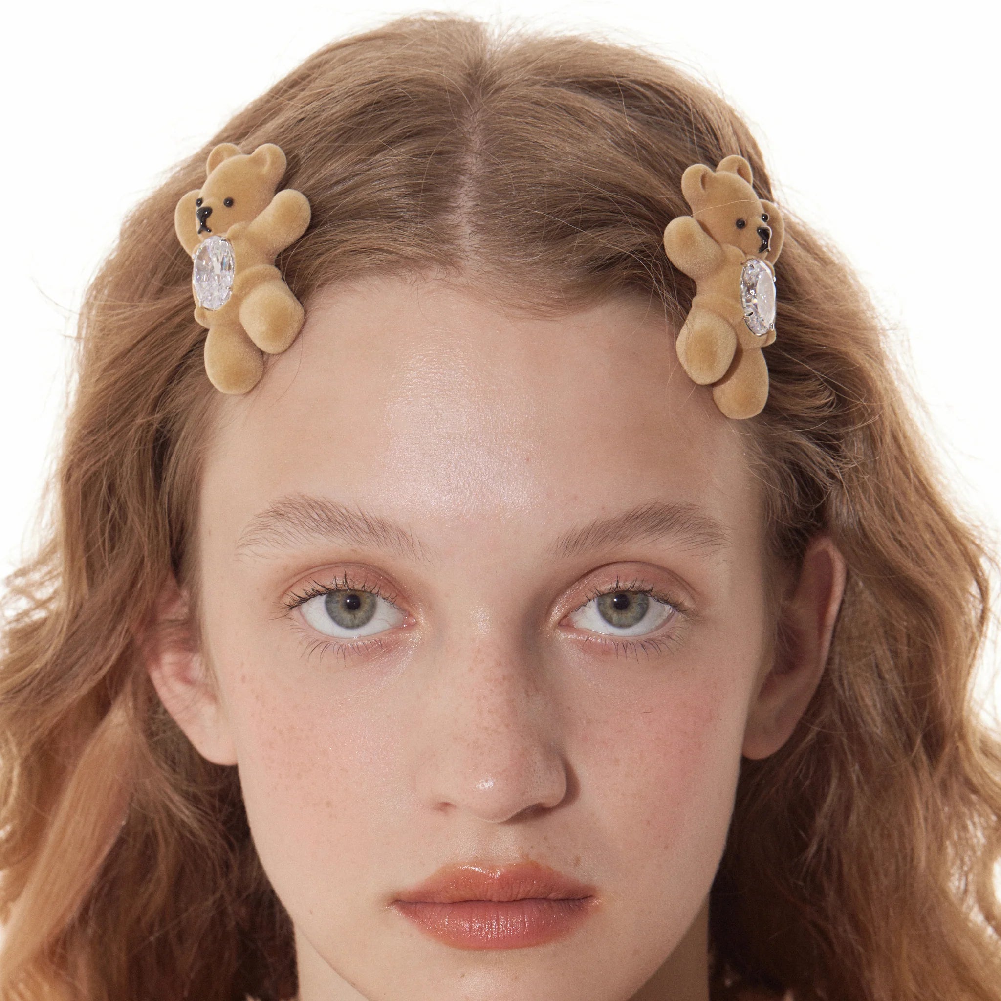 Front view of YVMIN Paradise Greeting Bear Hair Clip