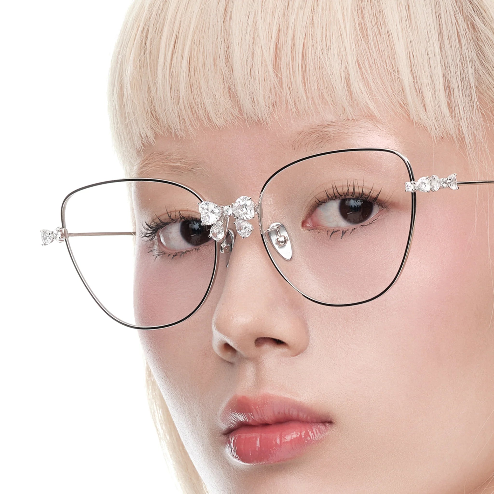 Close-up of model wearing YVMIN Paradise Bowknot Glasses