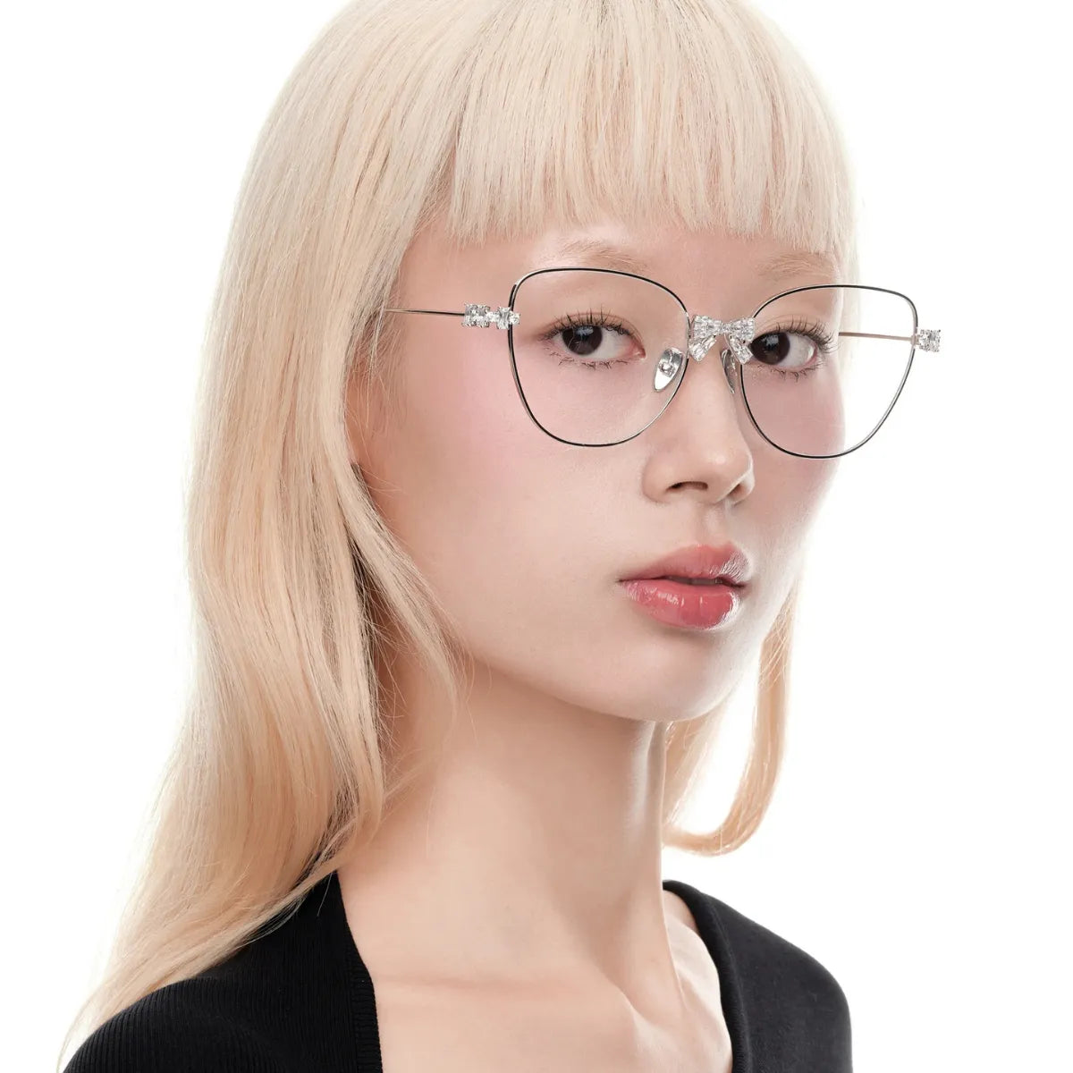Model wearing YVMIN Paradise Bowknot Large Frame Glasses in Silver
