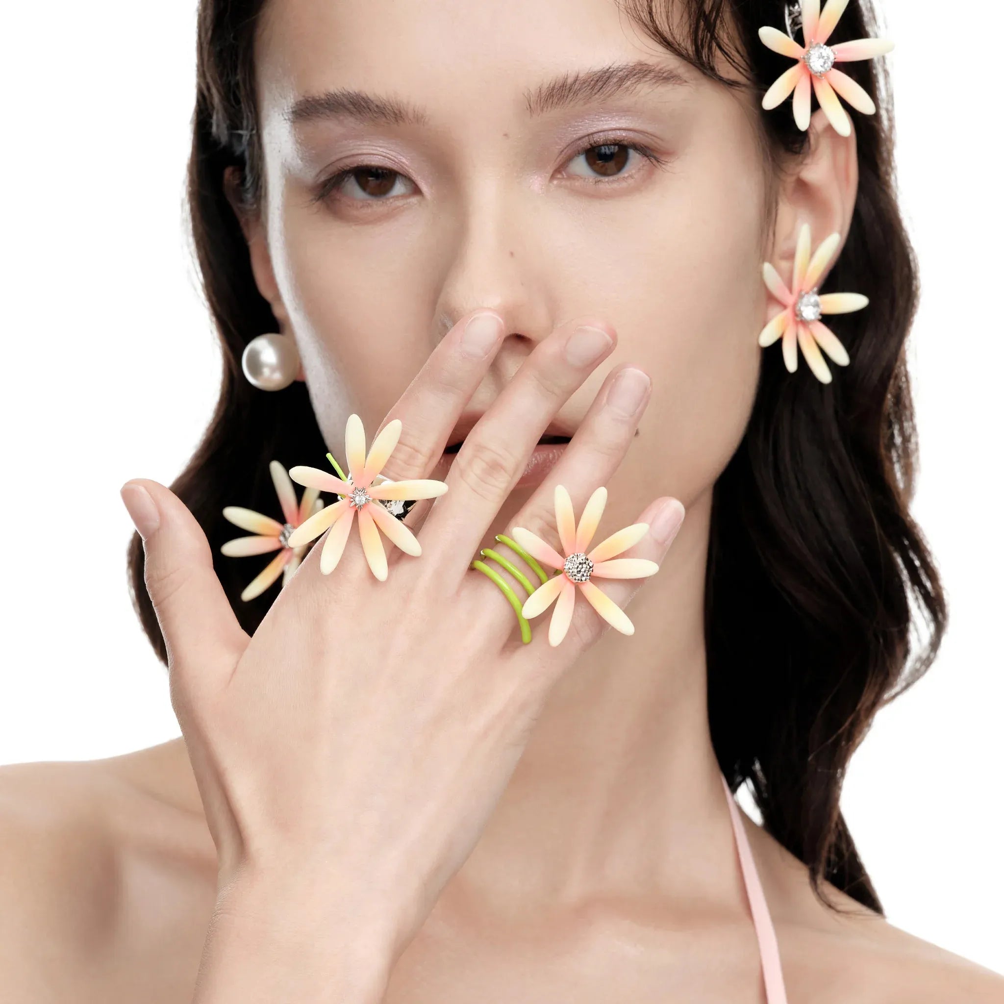 Model wearing YVMIN Paradise Daisy Vines Cross Ring Pink
