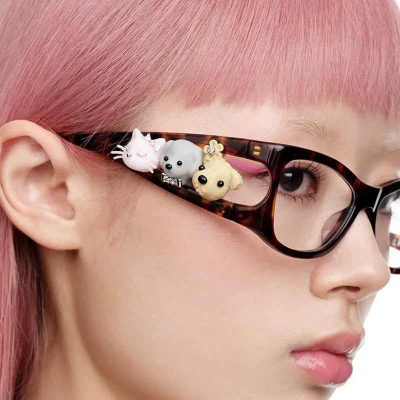 Close-up of YVMIN Paradise Glasses Animals Hair Clip in Multi Color worn