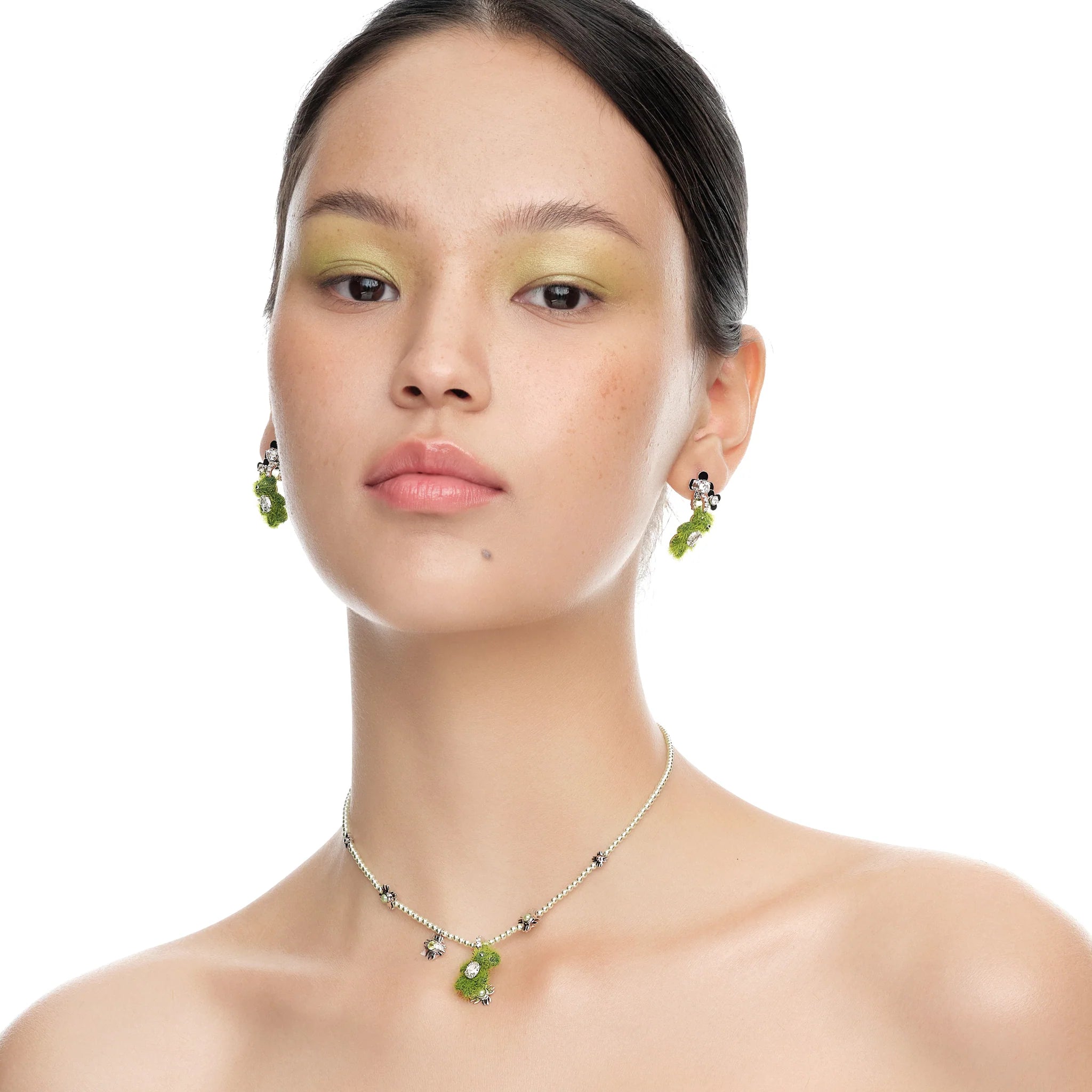 Model wearing YVMIN Paradise Grass Flower Bear Earring in Green