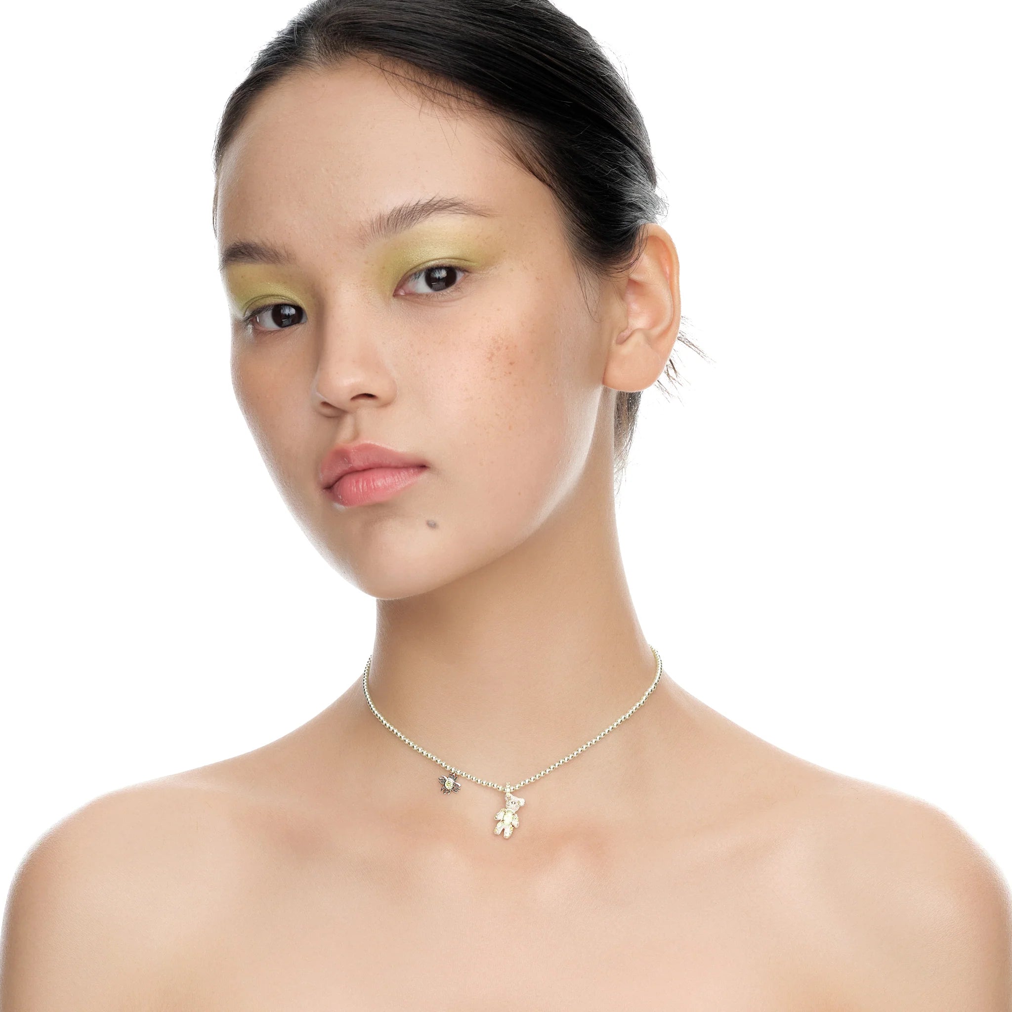 Model wearing YVMIN Paradise Natural Bear Flower Zircon Necklace in Silver
